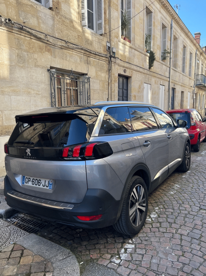 Peugeot 5008 avec GPS