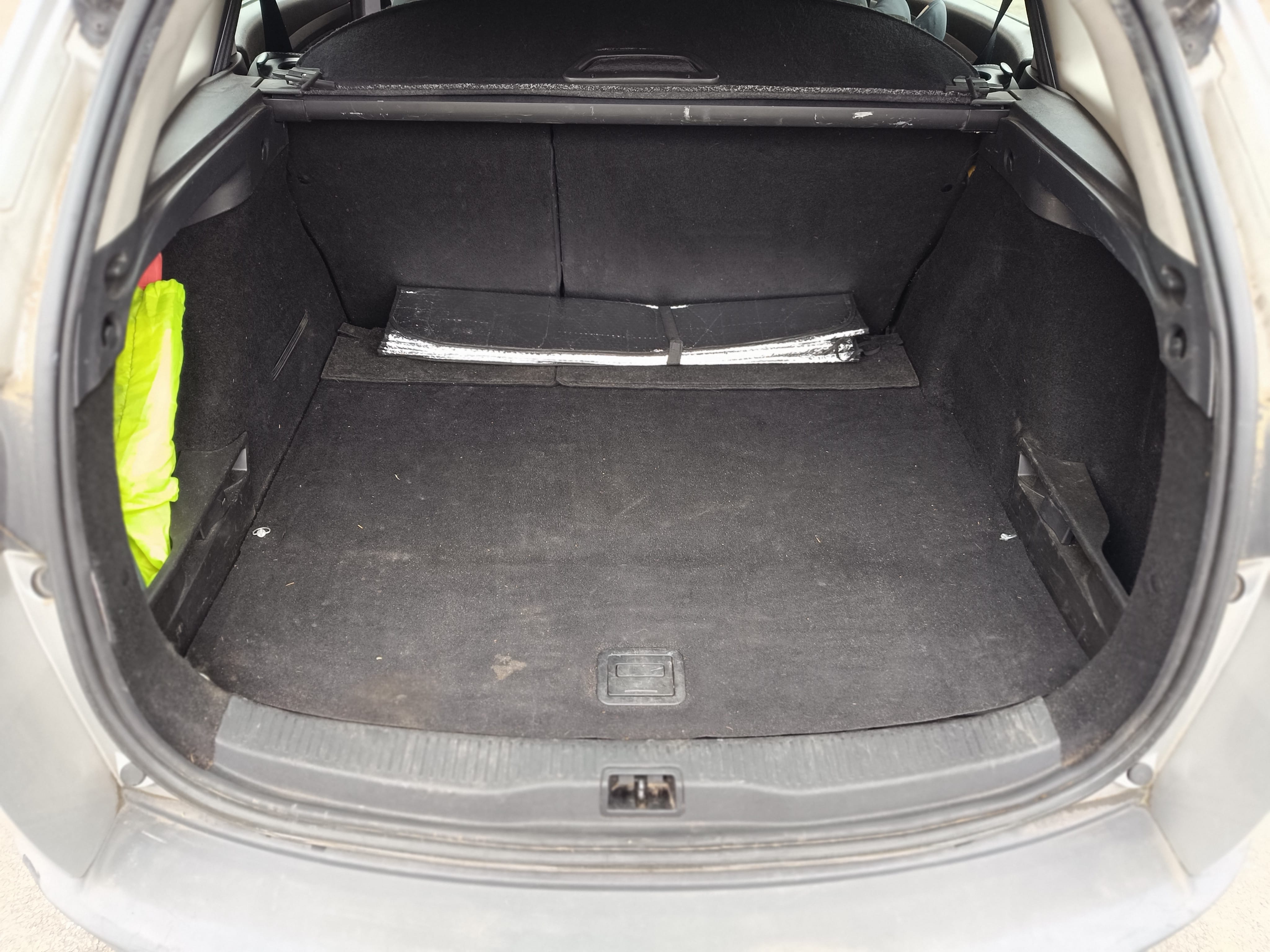 Renault Mégane mit Skiträger