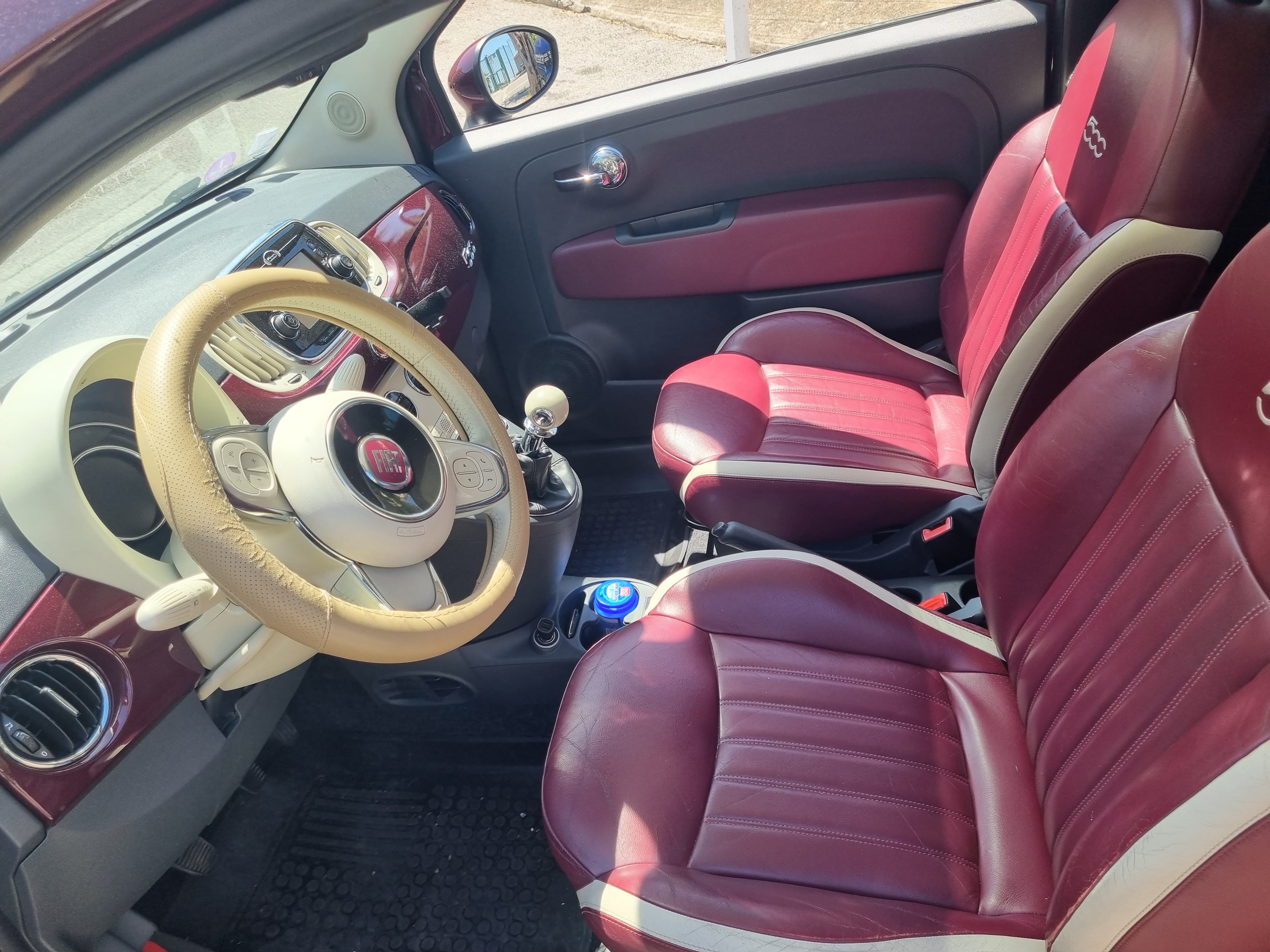 Fiat 500 Toit panoramique, Clim auto, Bluetooth tactile, USB, GPS, cuir, radar de recul, super 95 avec Caméra de recul