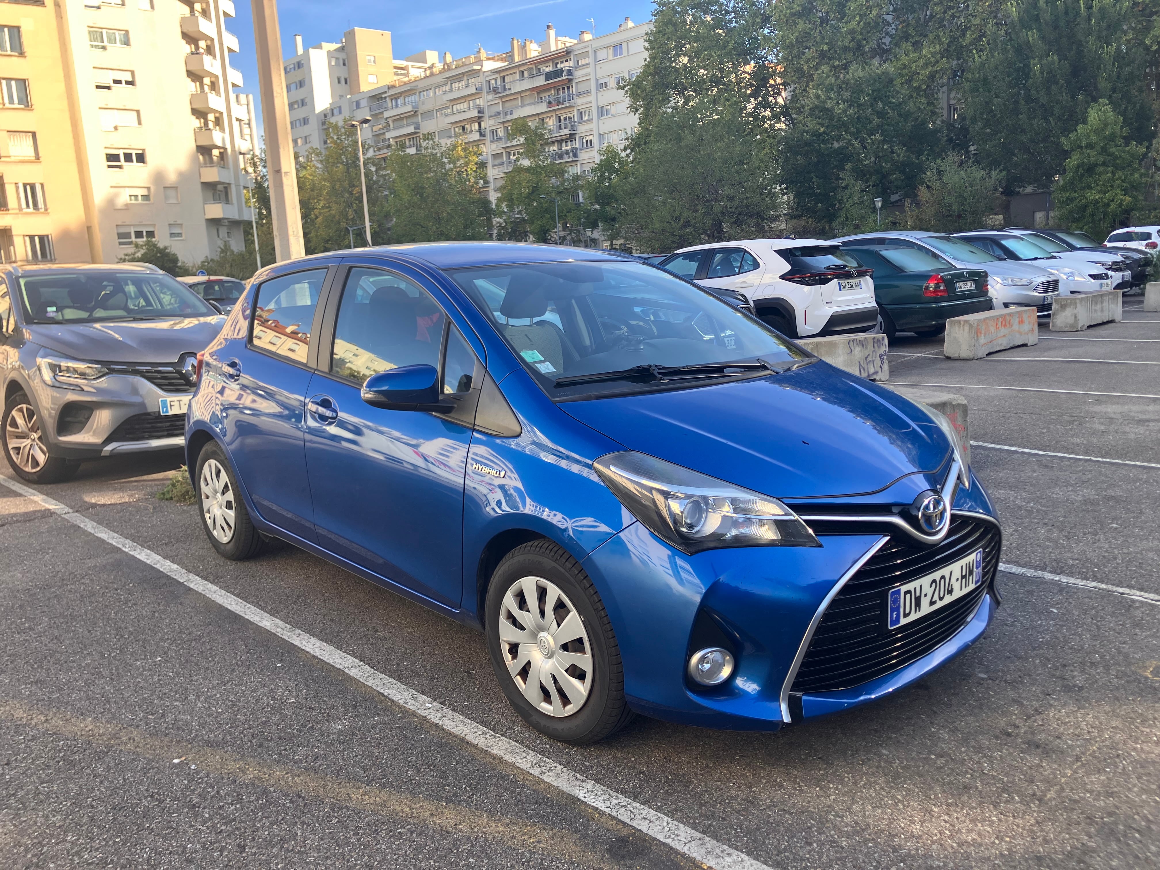 Toyota Yaris Hybride, 2015, Essence 95 / Électrique (hybride), automatique