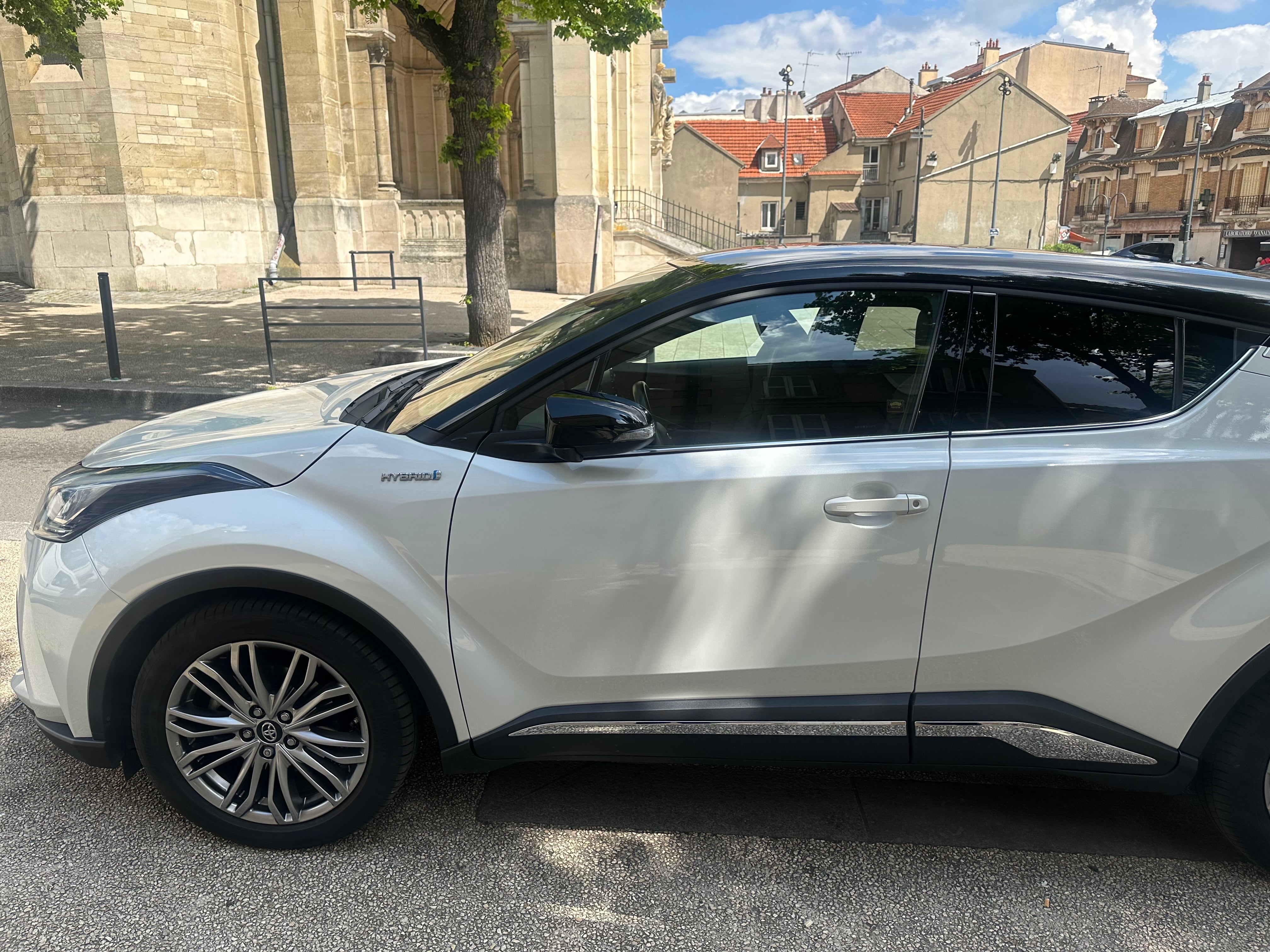 Toyota C-HR Hybrid avec Climatisation