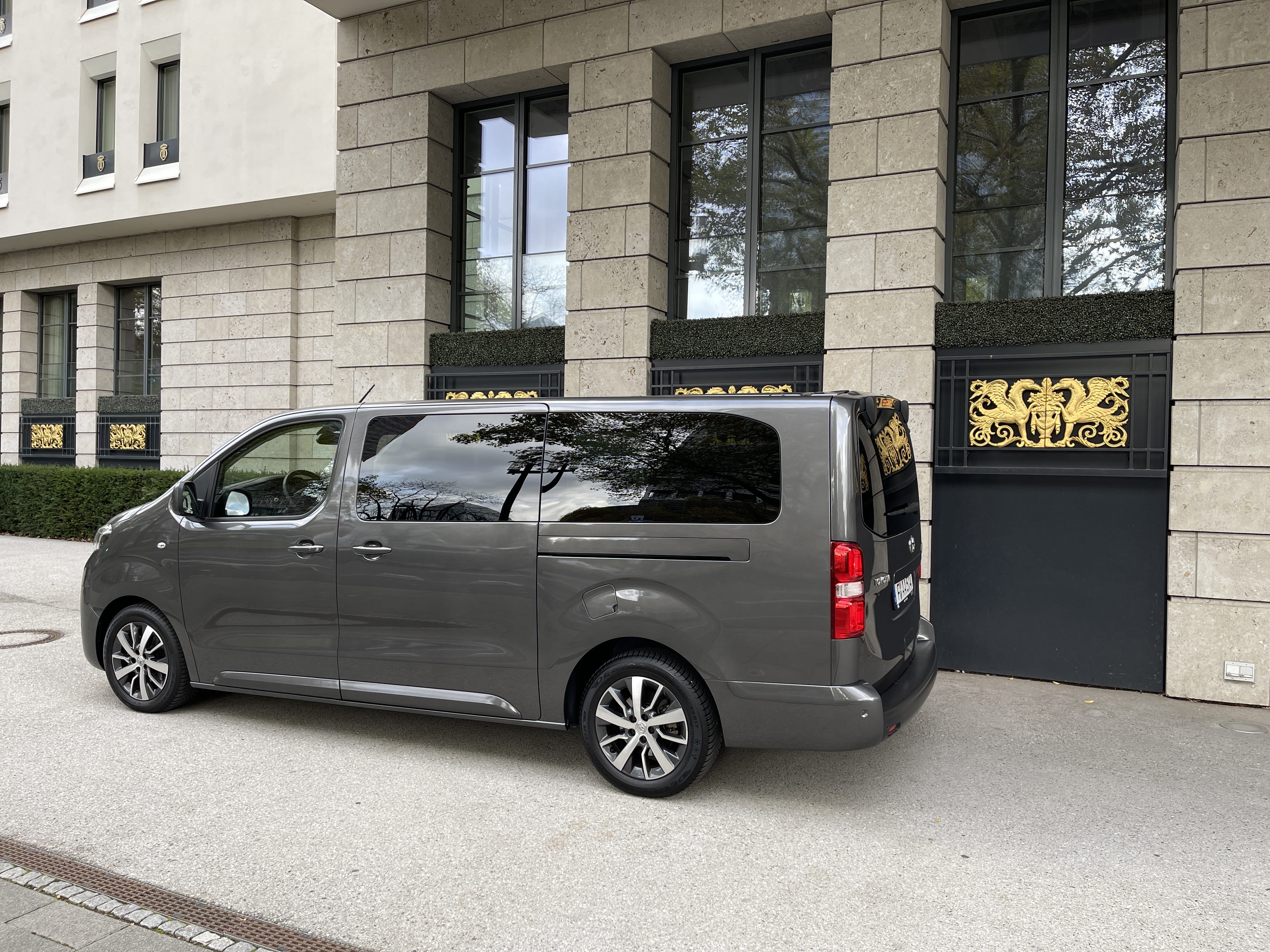 Toyota Proace Verso mit Kindersitz