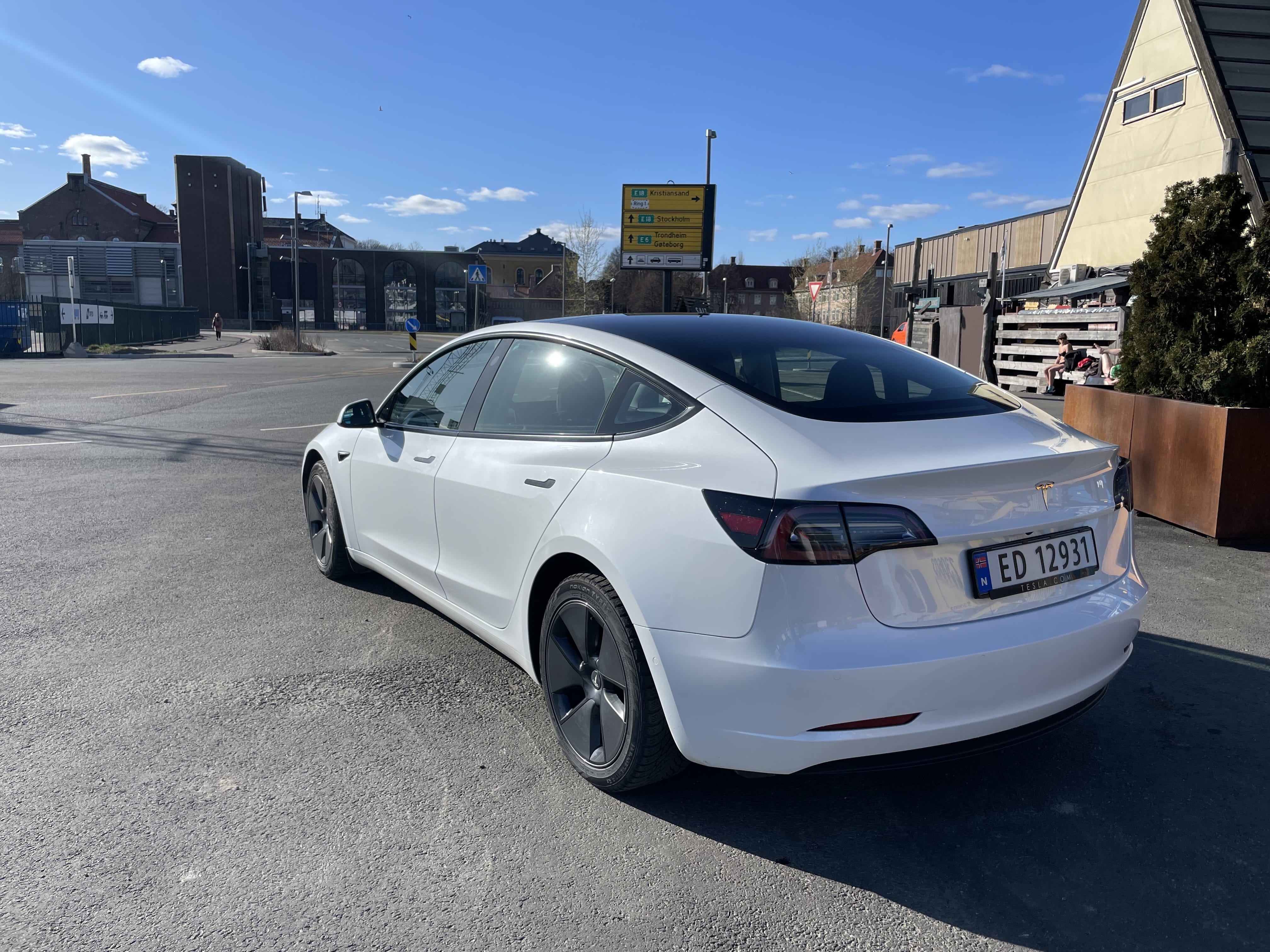 Tesla Model 3 Standard Range Plus med GPS