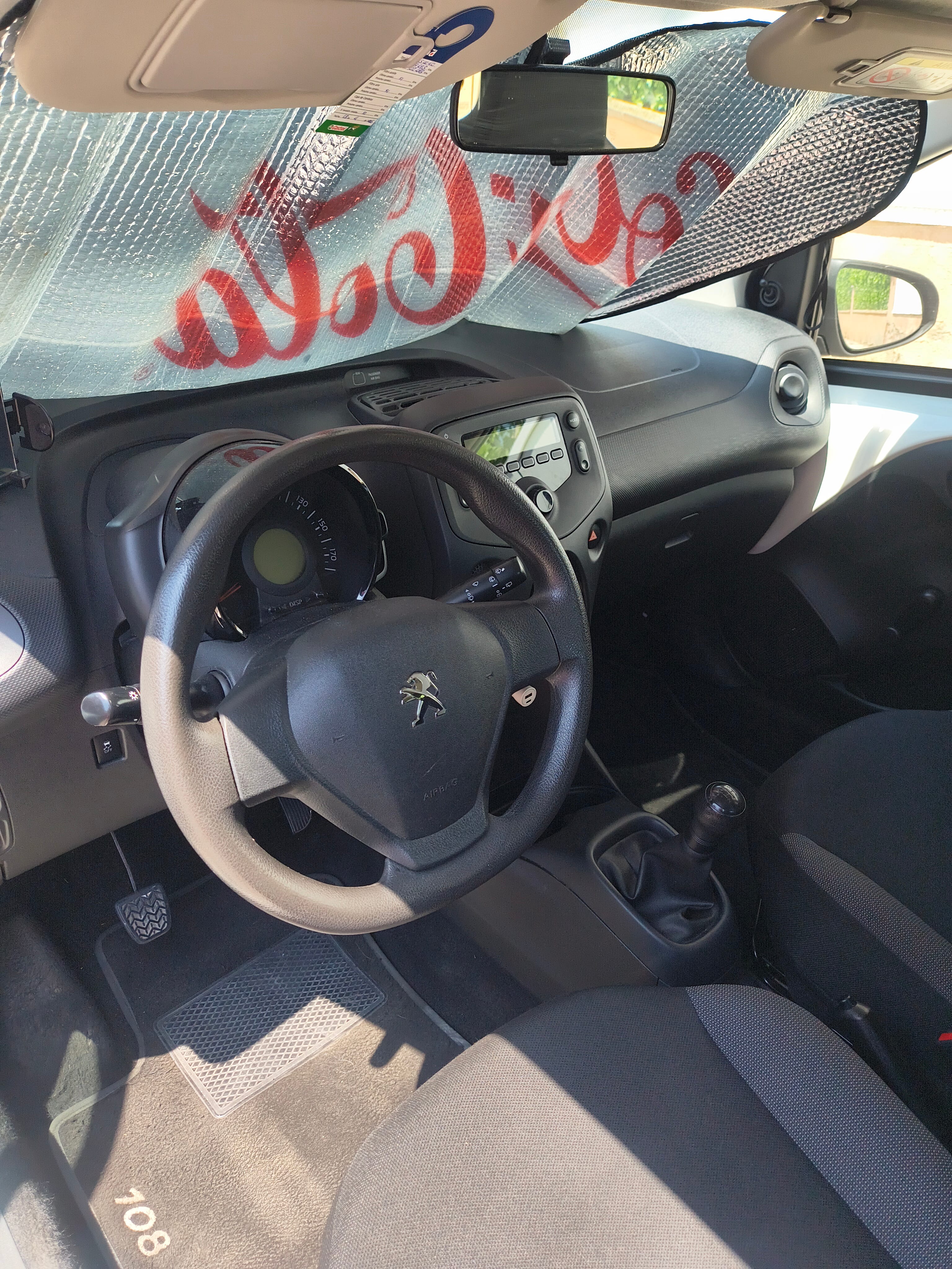 Peugeot 108 con Radio 