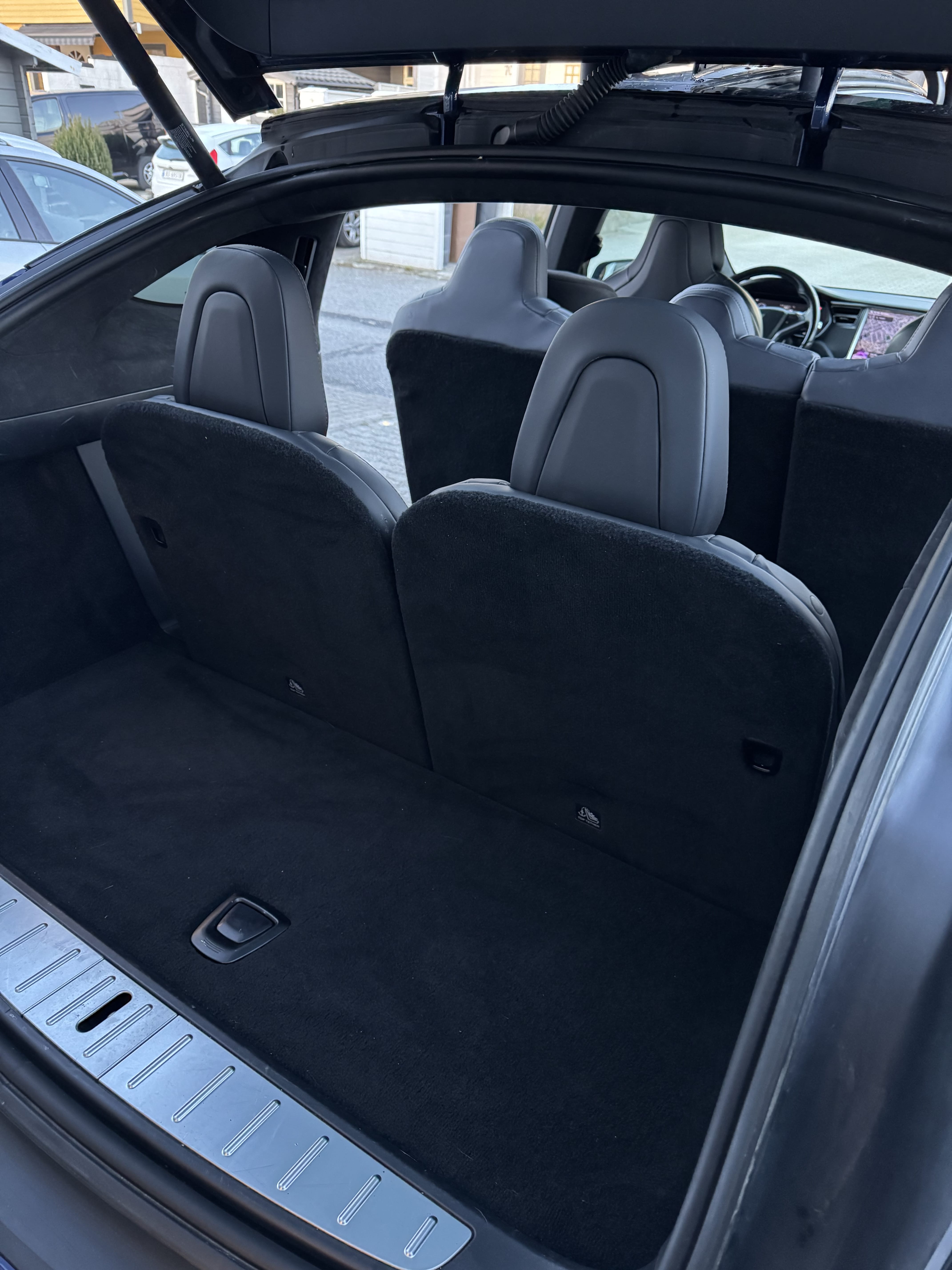 Tesla Model X med Tilhengerfeste