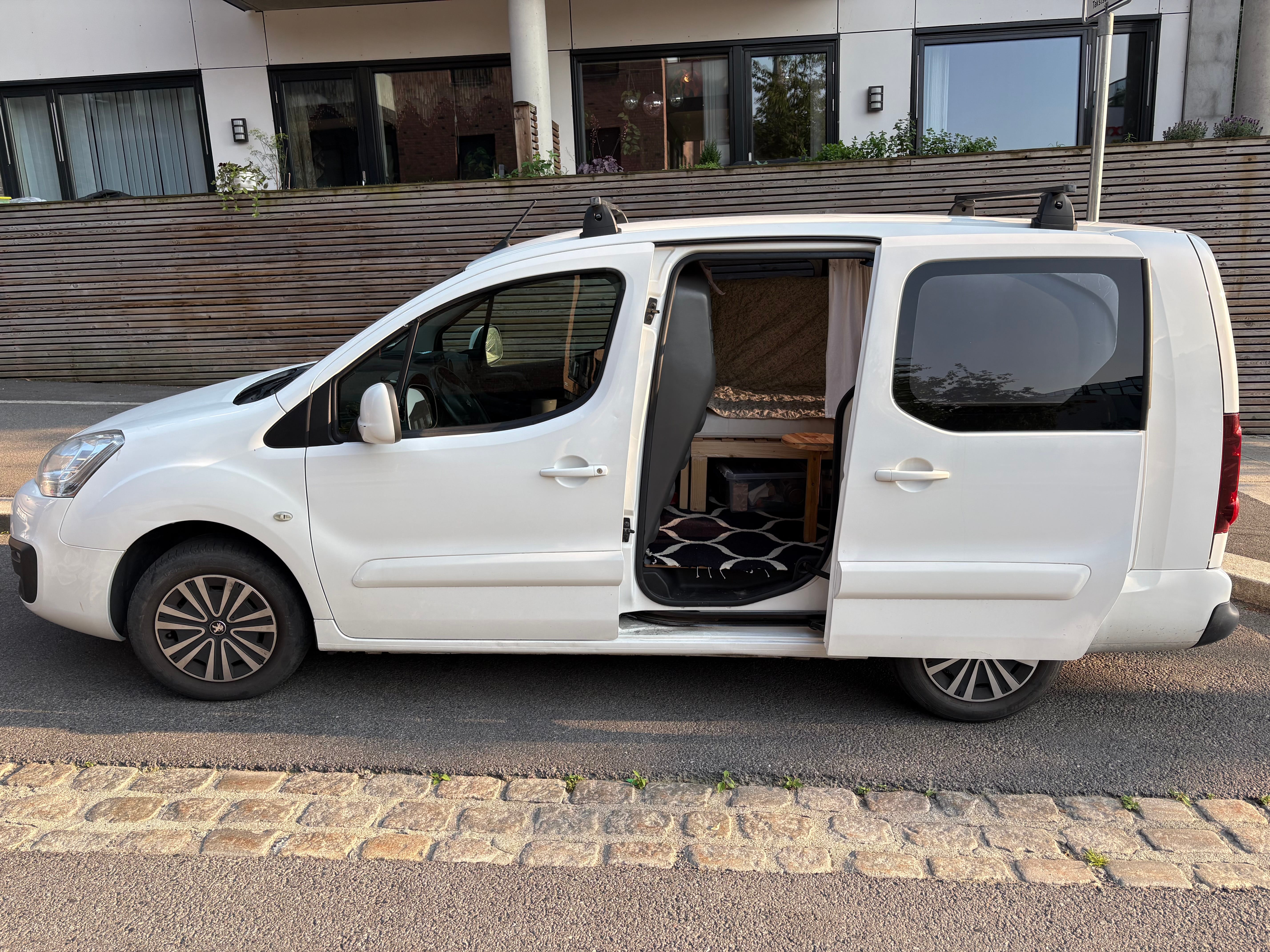 Peugeot Partner Varebil Campervan mit Klimaanlage