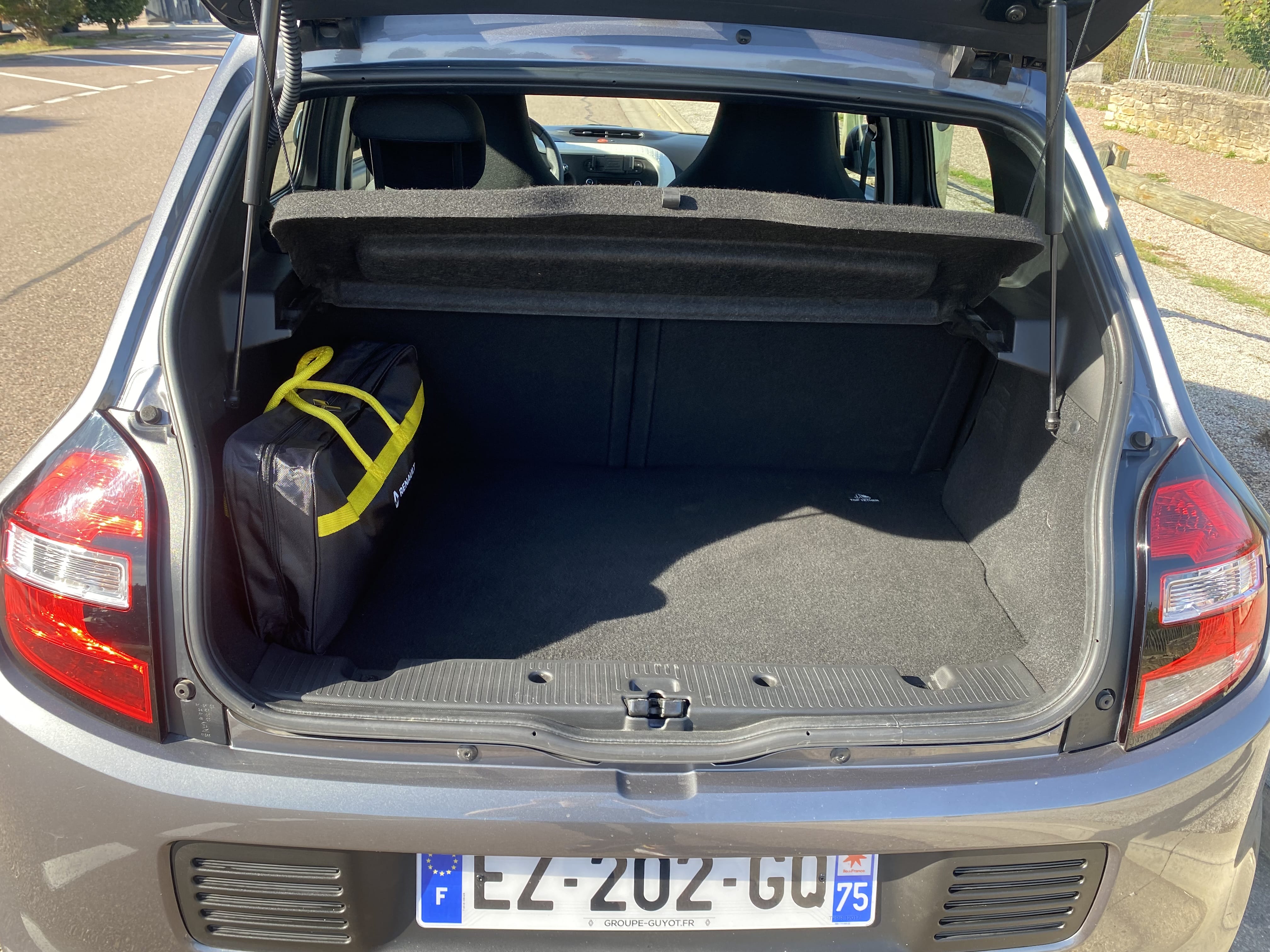 Renault Twingo /Metro ligne 7bis/ Place des Fêtes /90cv avec Audio Bluetooth