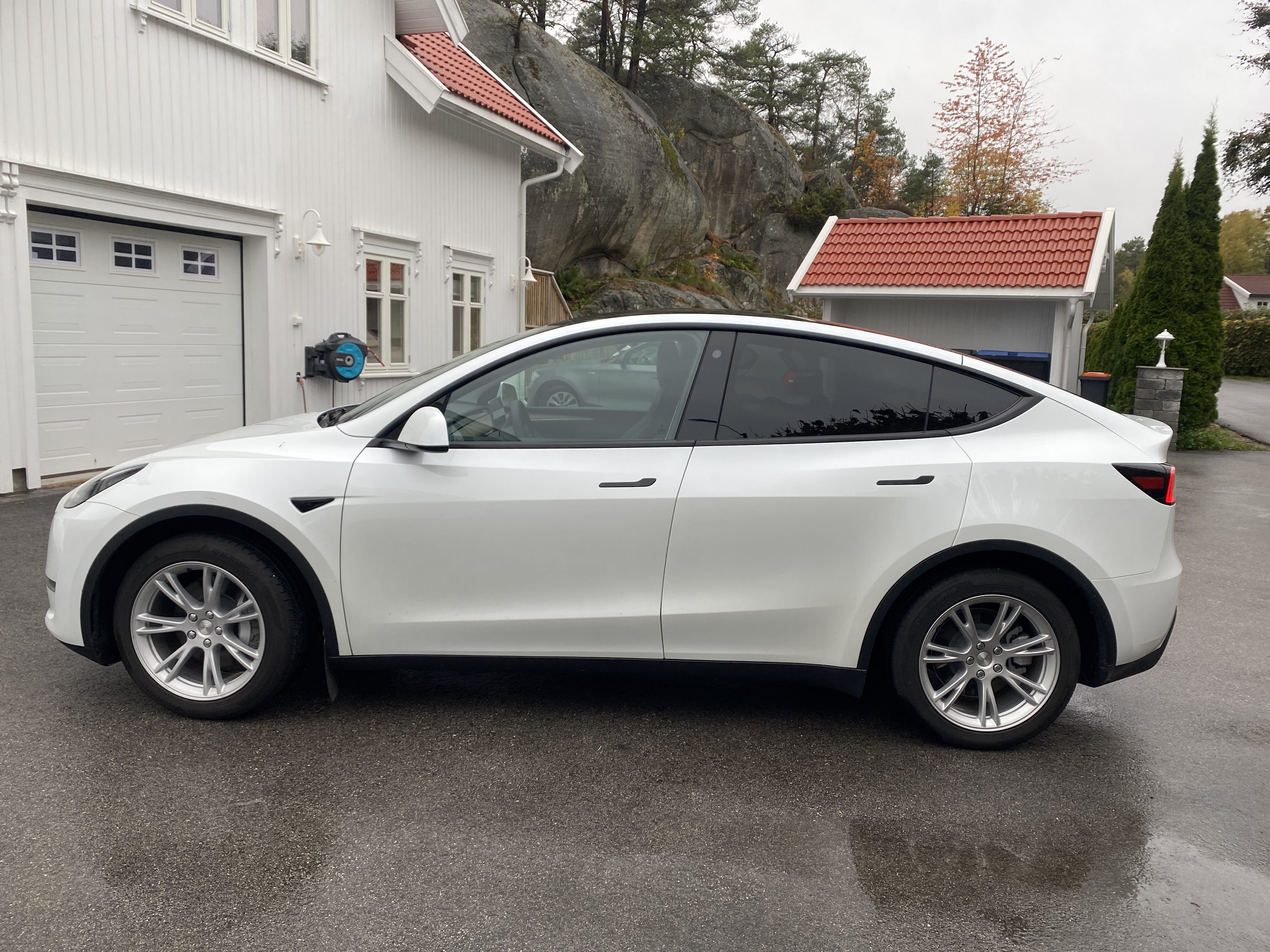 Tesla Model Y Long Range med Aircondition