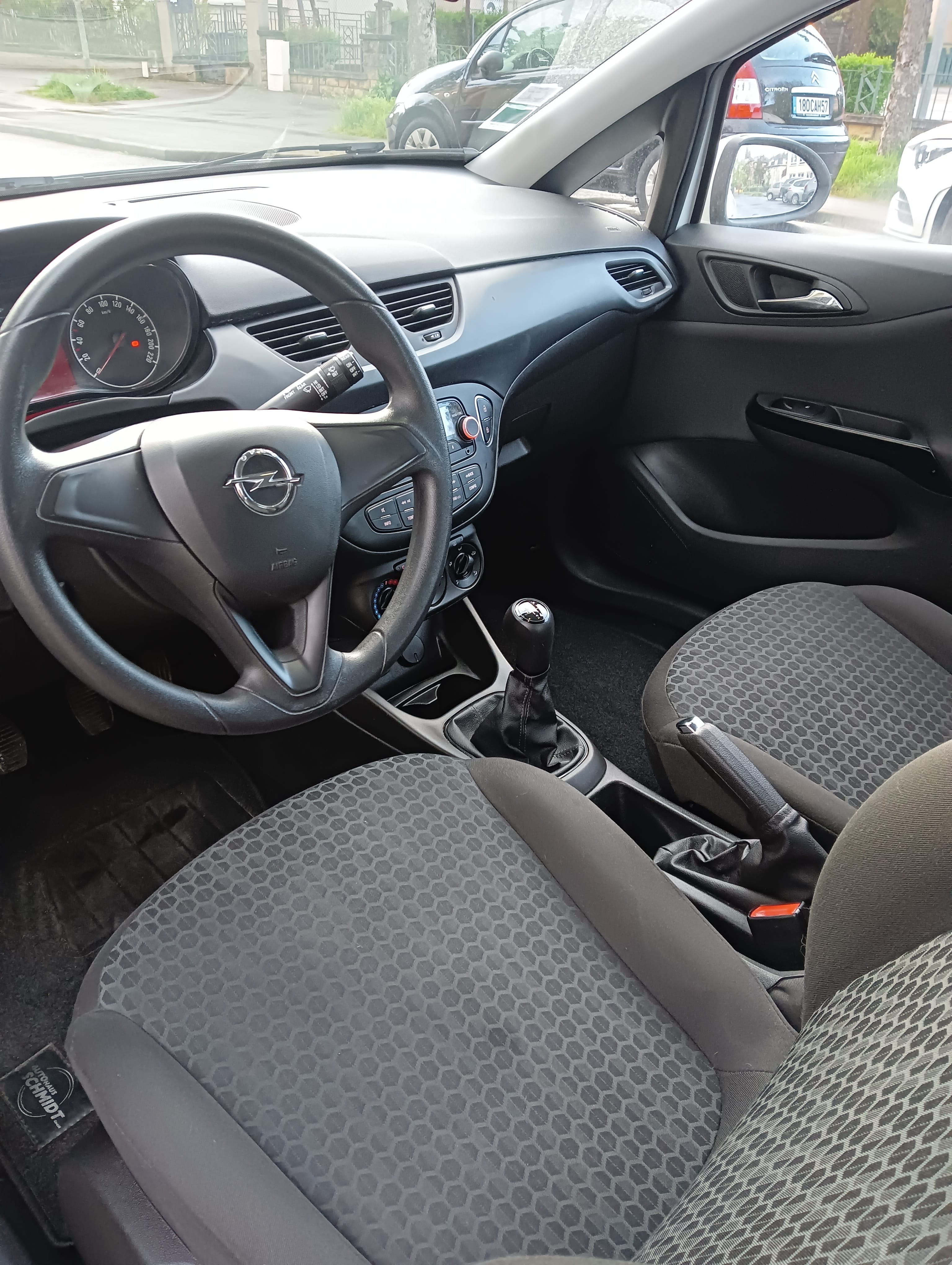 Opel Corsa-E avec Siège bébé