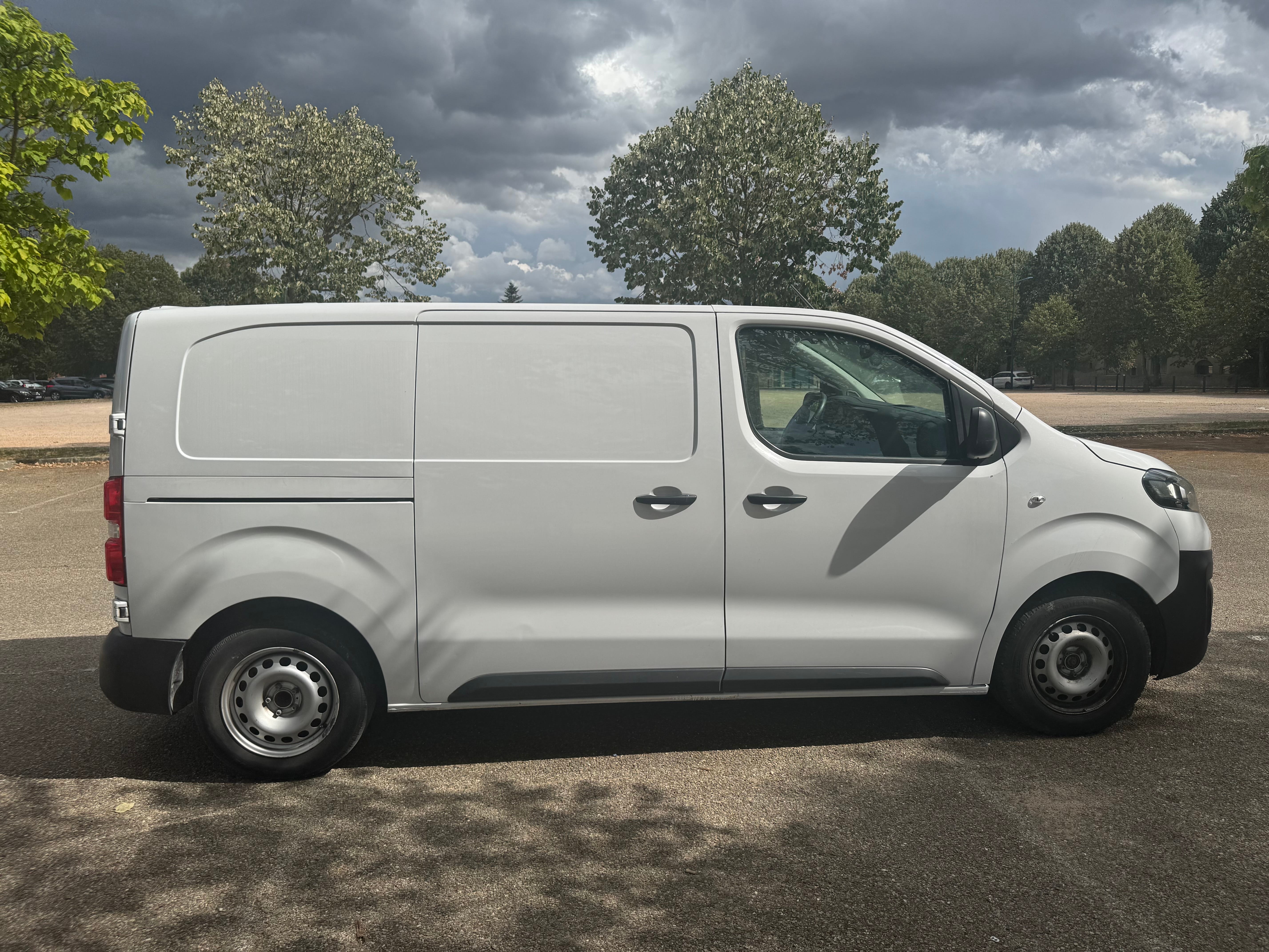 Opel Vivaro 1,5 hdi avec Autoradio