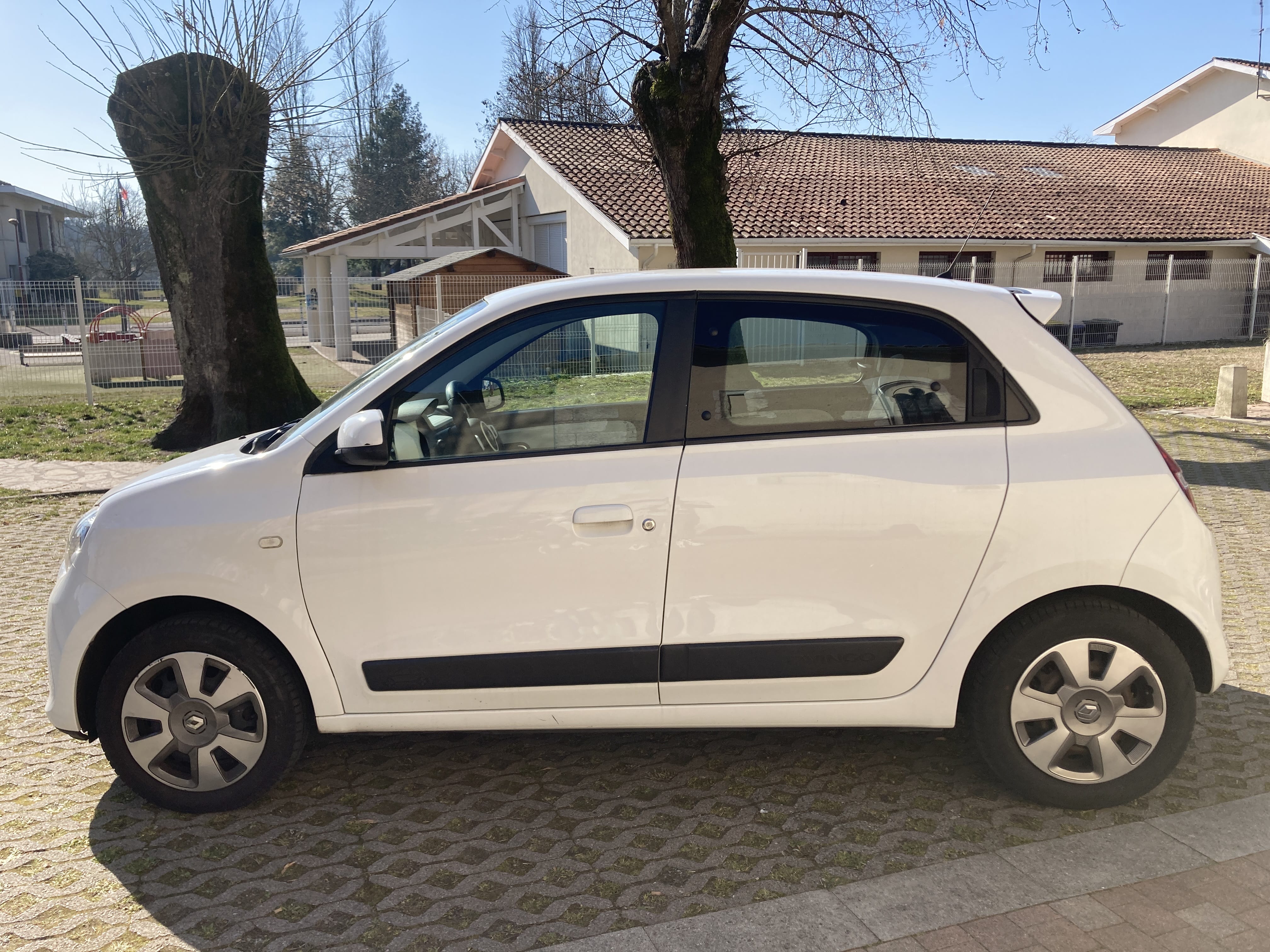 Renault Twingo III with Air conditioning