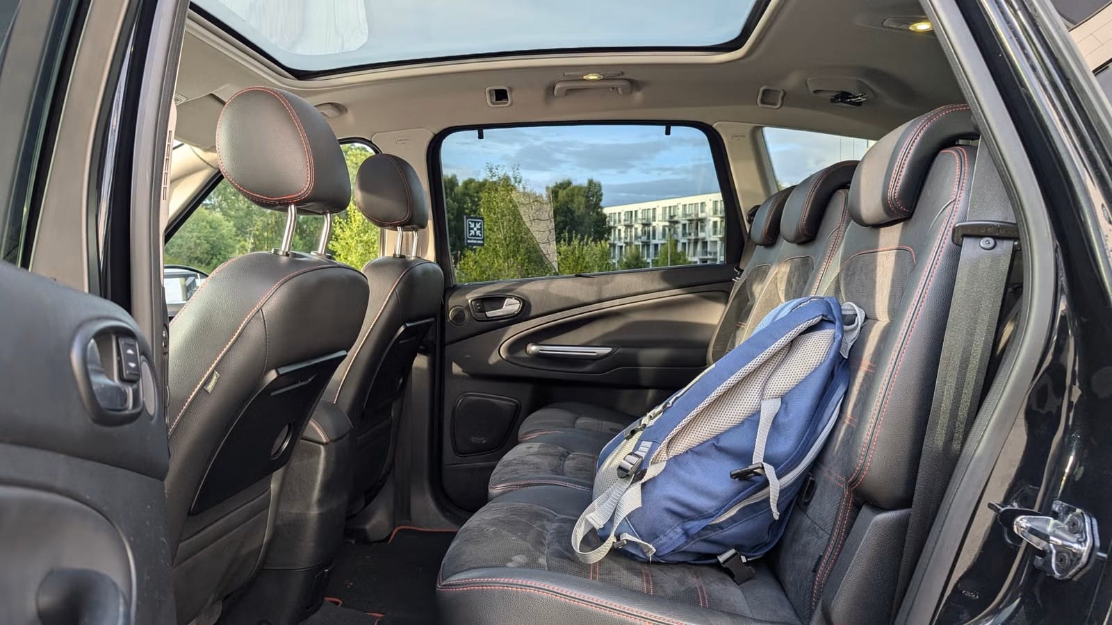 Ford S-Max with Hitch