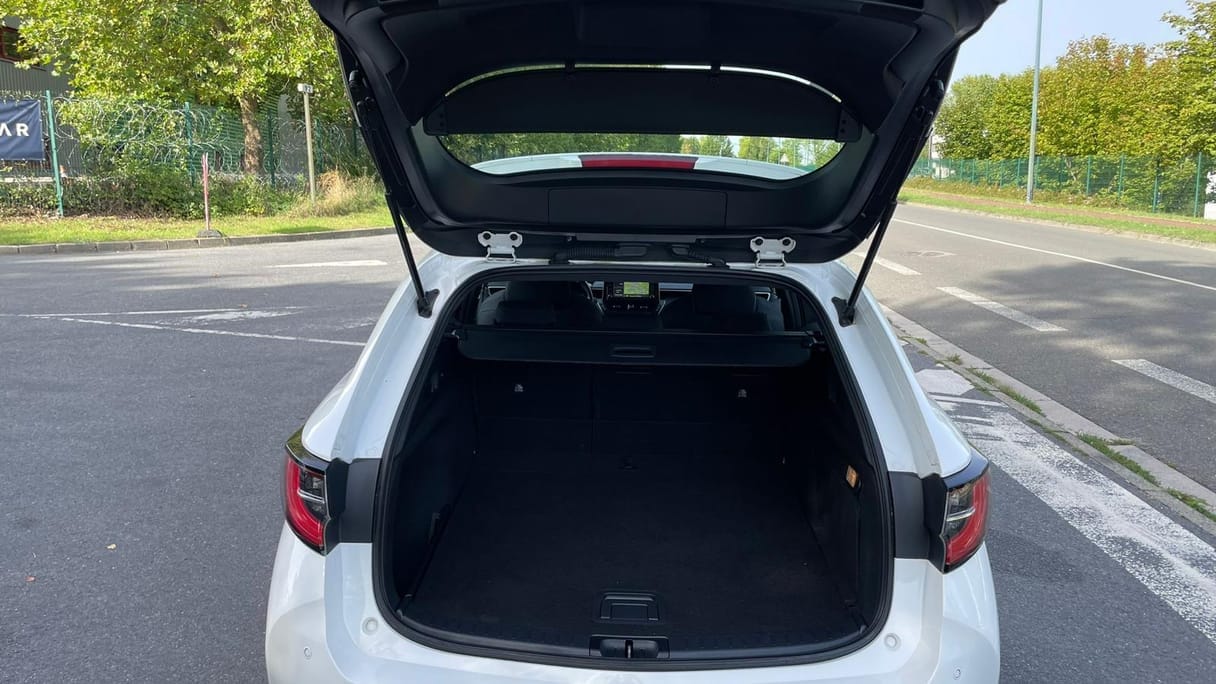 Toyota Corolla Break Hybride Touring Sports Dynamic Business avec GPS