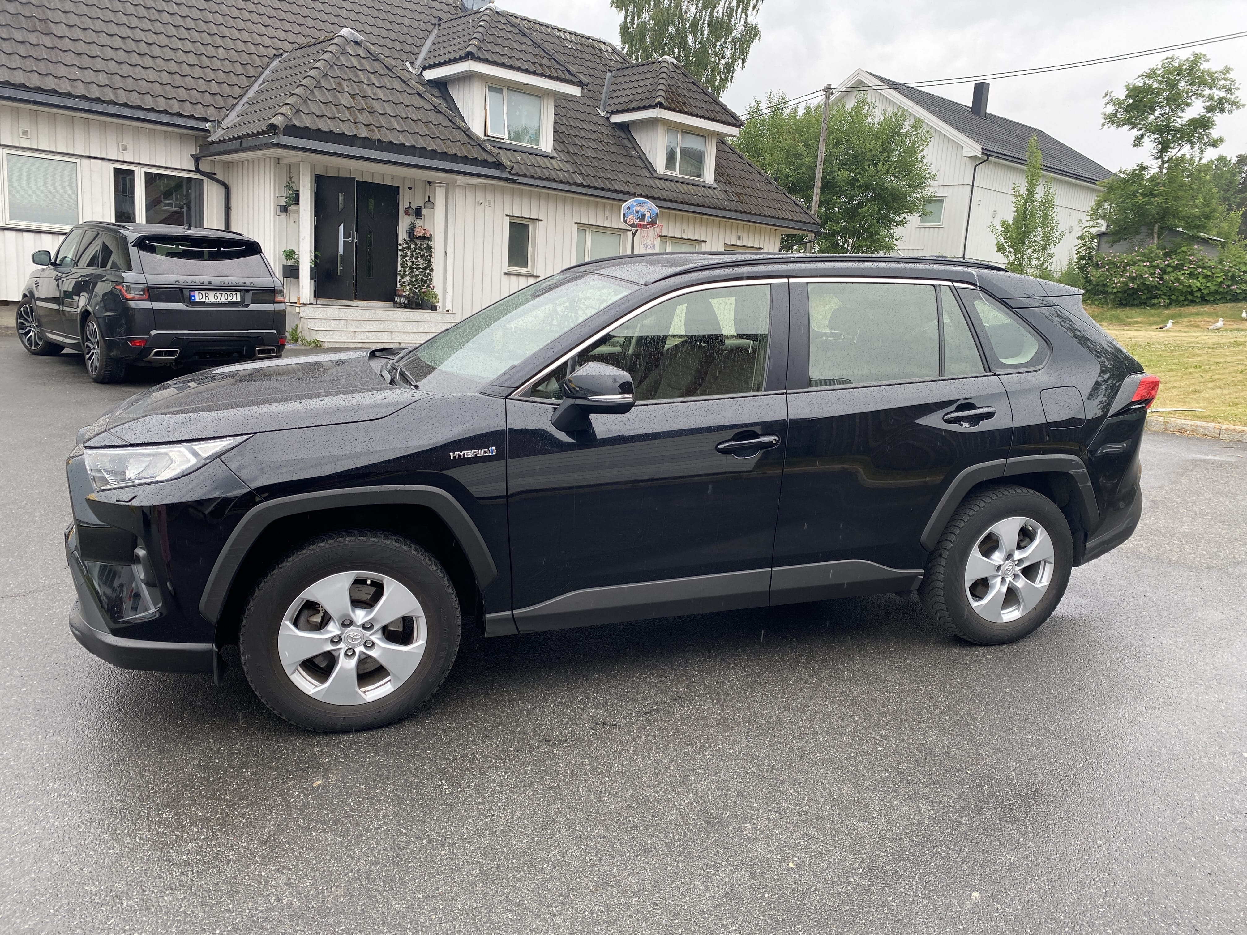Toyota RAV 4 Hybrid with Air conditioning