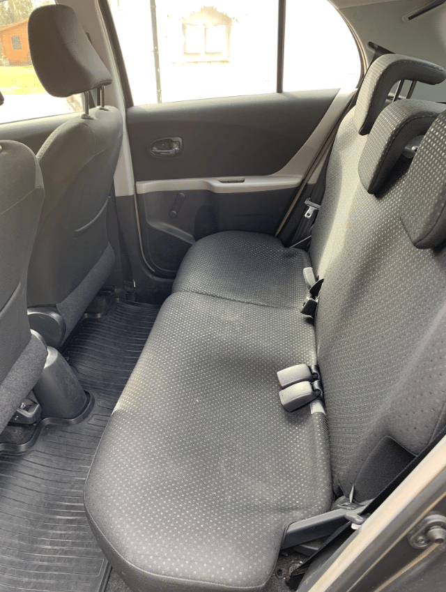 Toyota Yaris med Skistativ