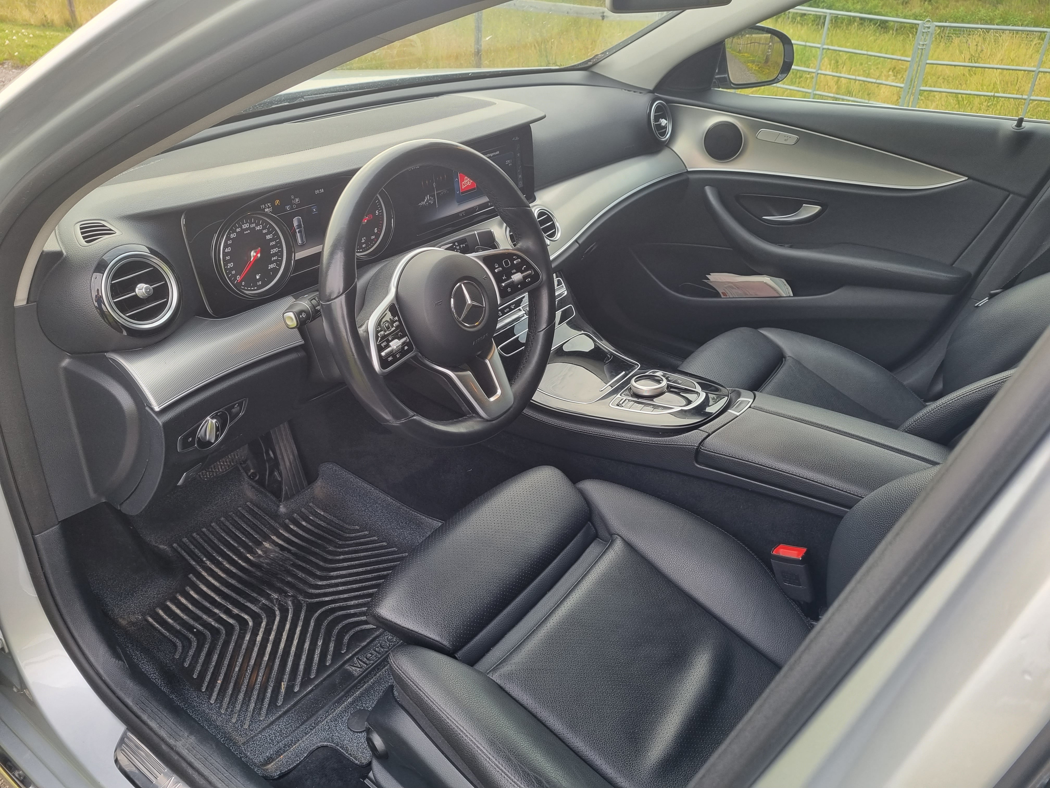 Mercedes-Benz E-Class 220 4MATIC med Vinterdekk