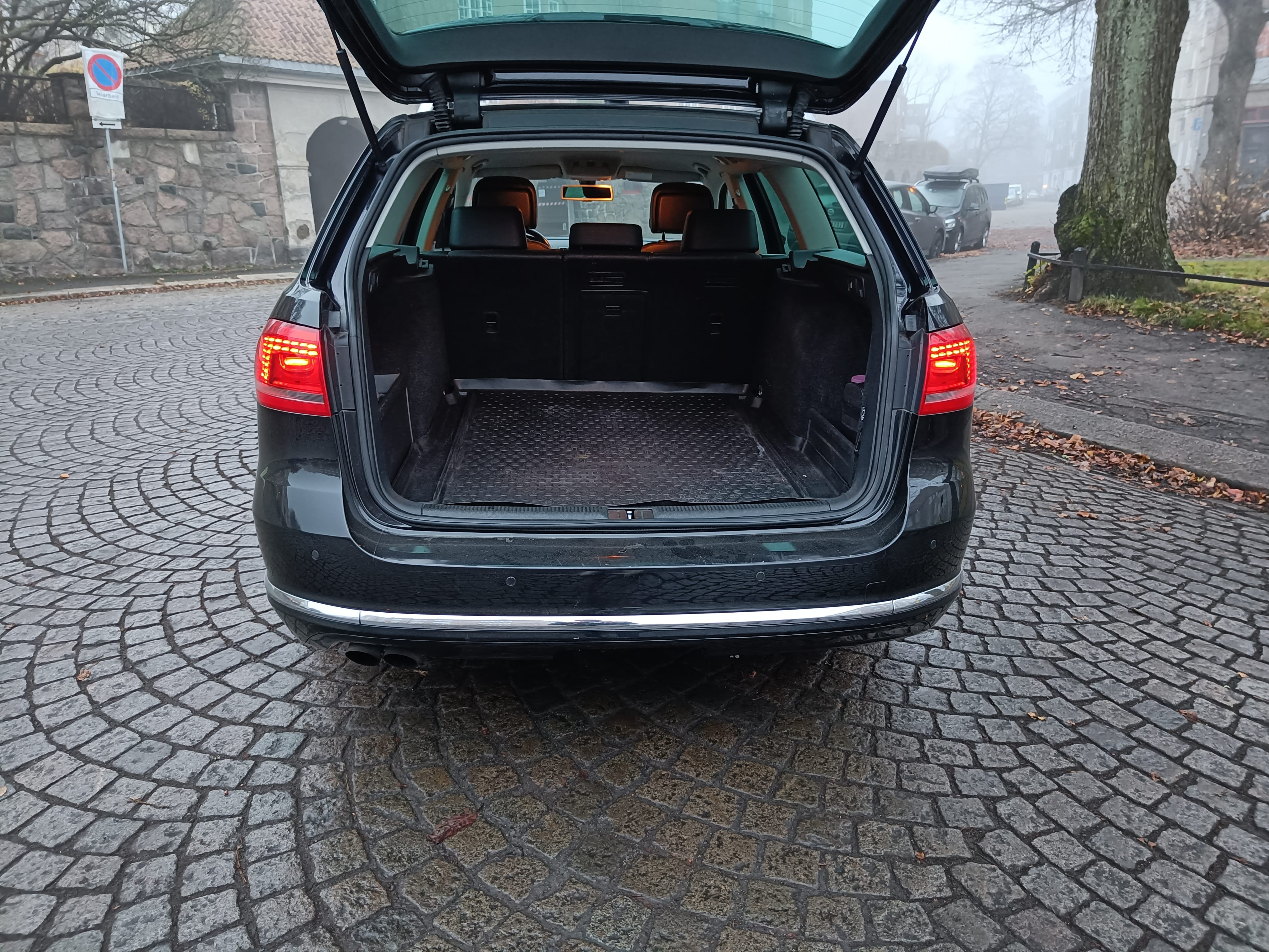 Volkswagen Passat DSG Automat 140Hk R-line mit Audio-/iPod-Zugang