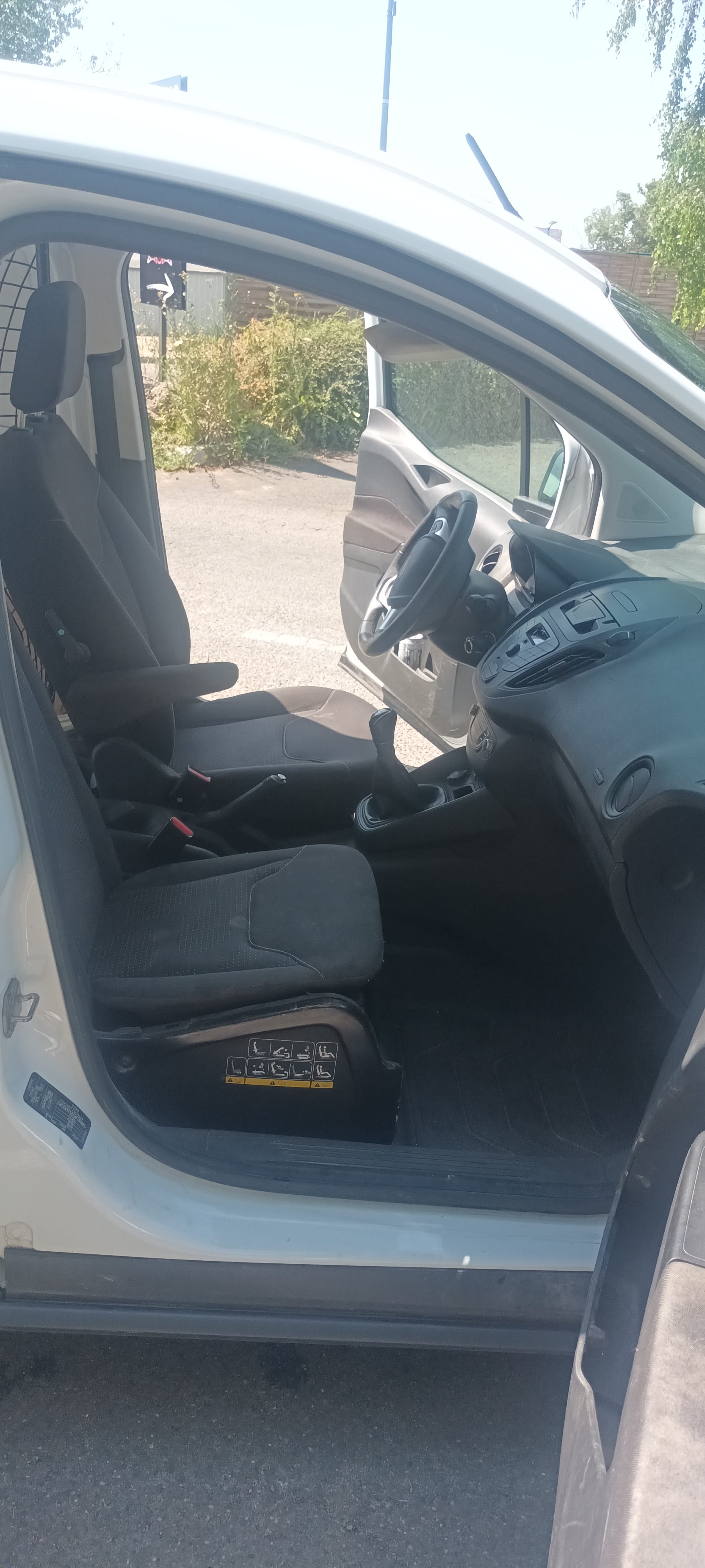Ford Transit Courier Fourgon 1.5tdci