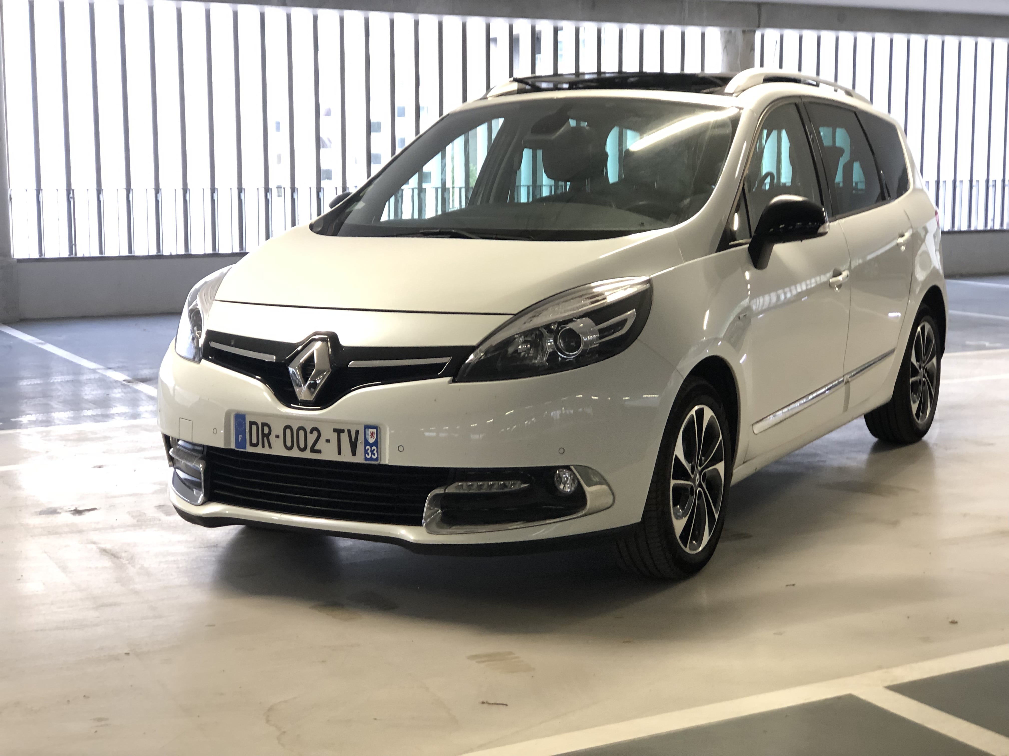 Renault Grand Scenic  Louez le Renault Grand Scénic 7 Places – Spacieux, Confortable et Économique ! avec Entrée audio / iPod