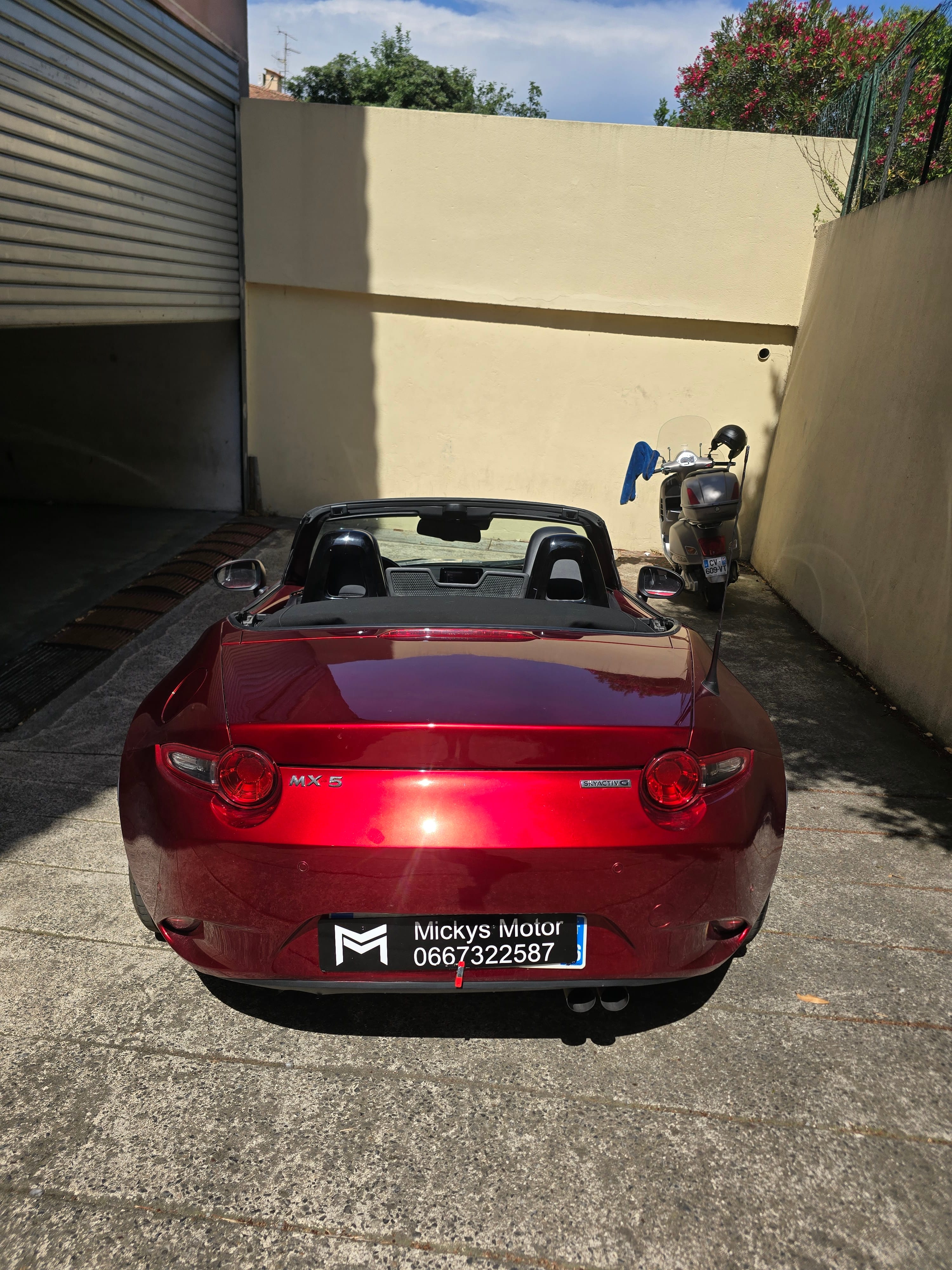Mazda MX-5 Roadster avec GPS