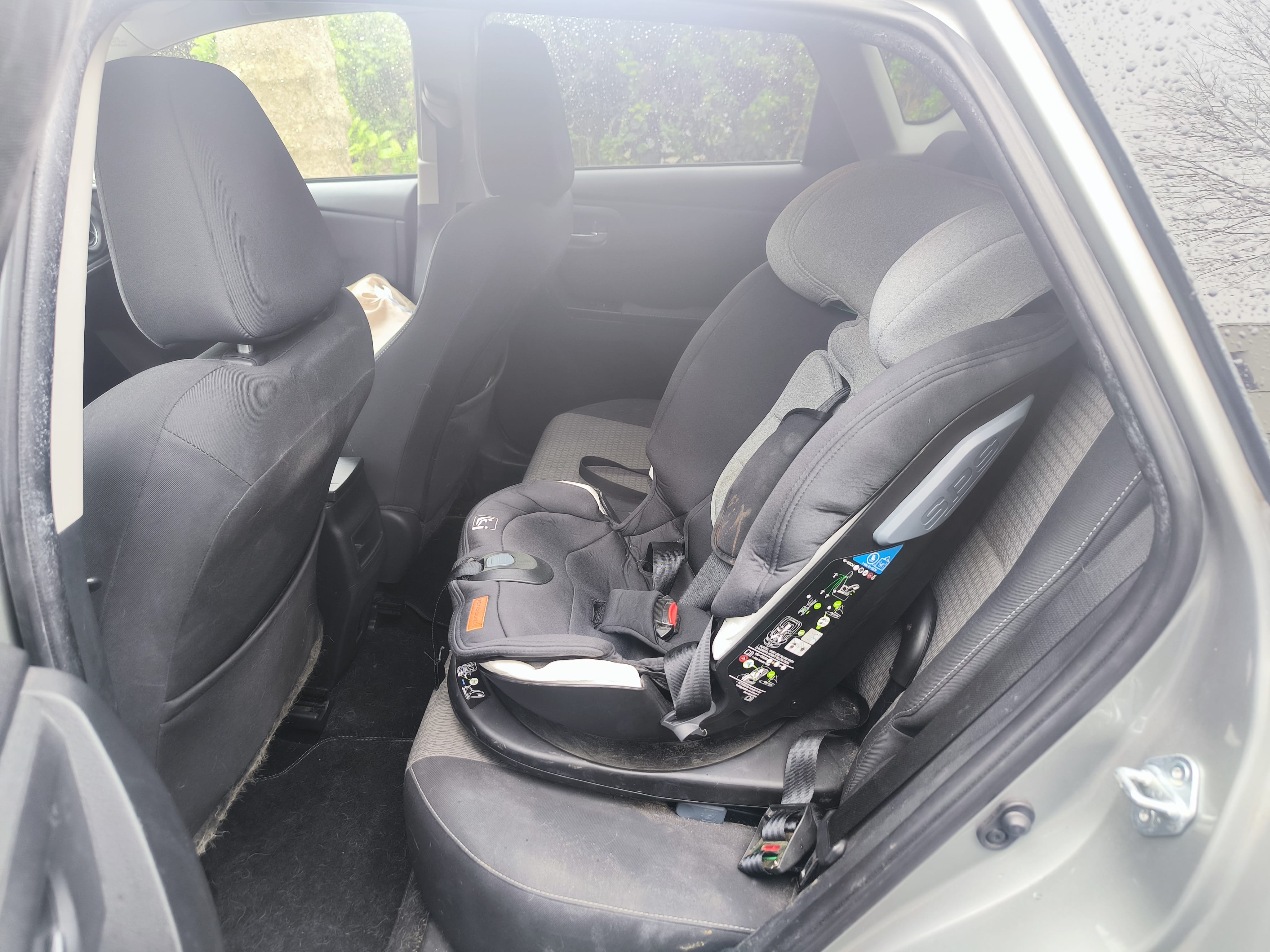 Toyota Auris avec Siège bébé