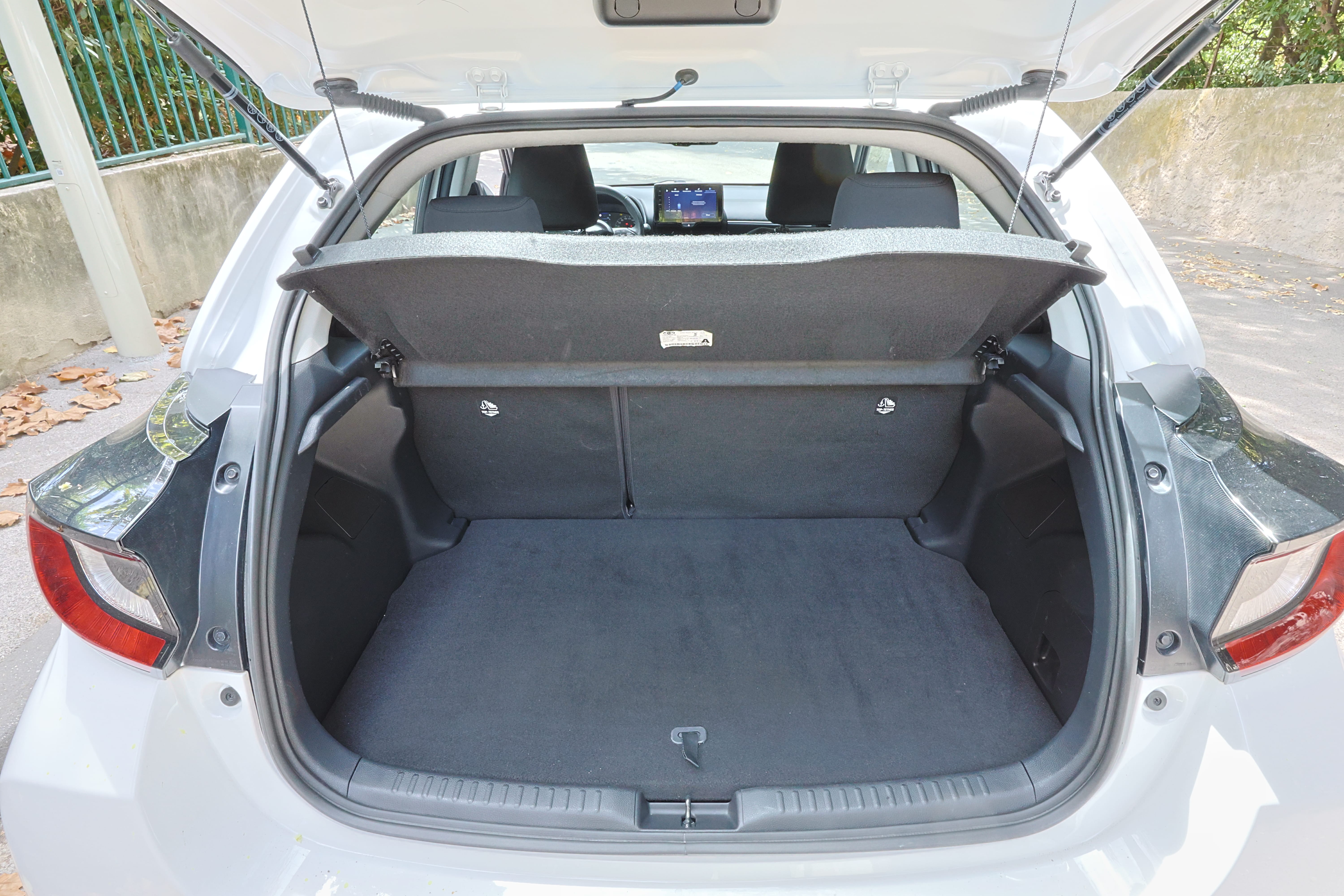 Toyota Yaris Hybride with GPS
