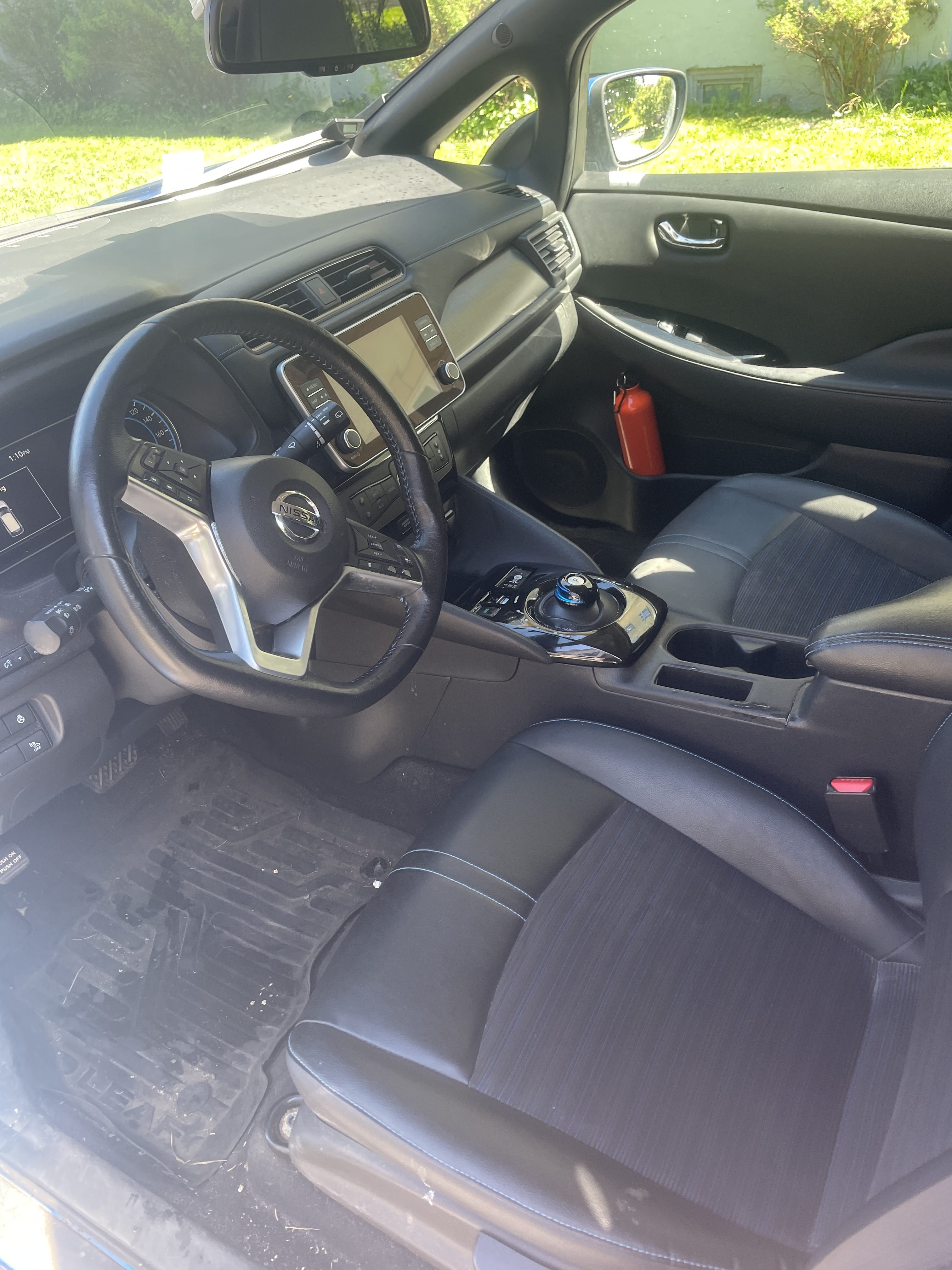 Nissan Leaf SL with Baby seat