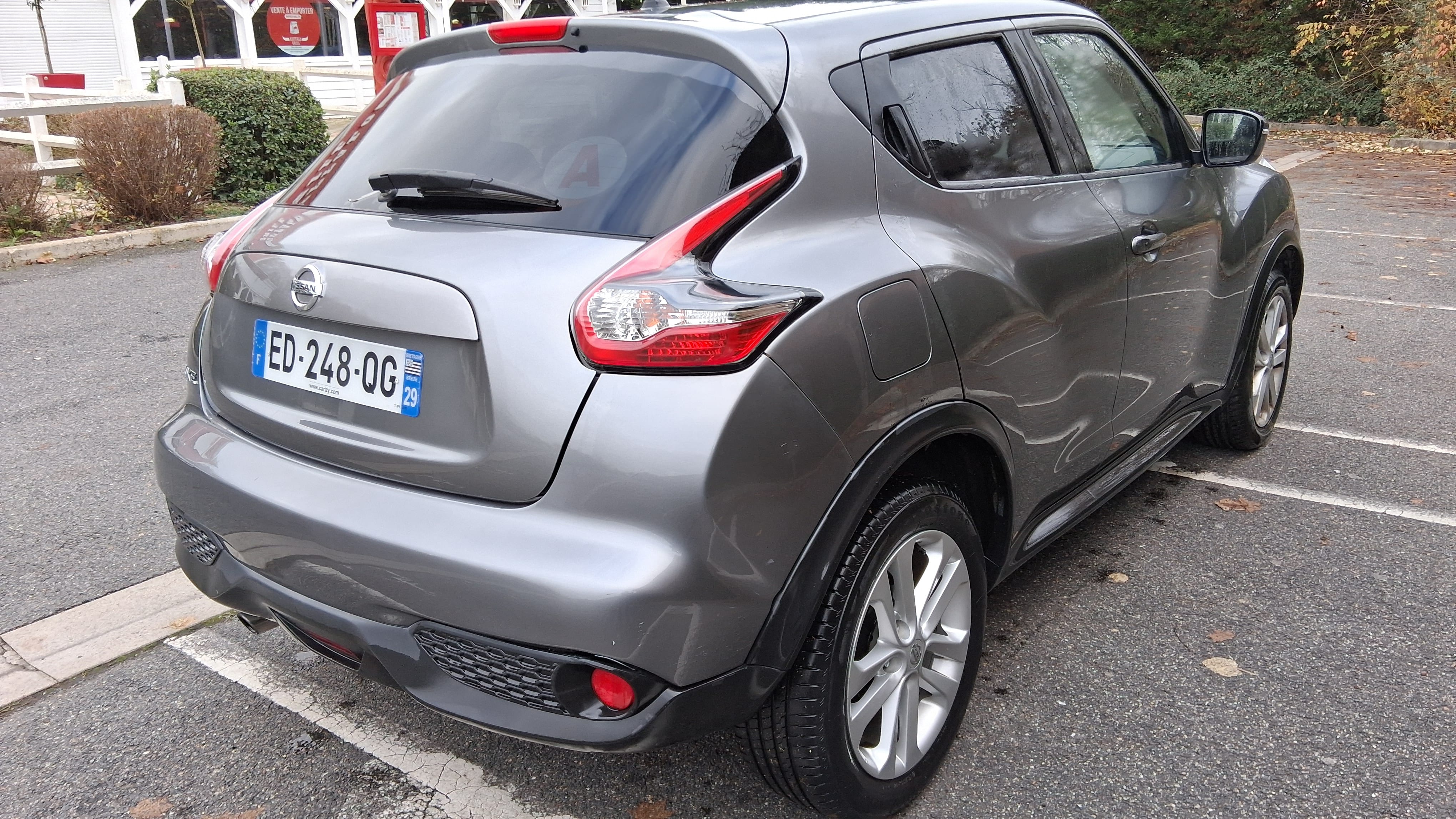 Nissan Juke N-Connecta 1.2 DIG 115cv SP98 avec Attelage