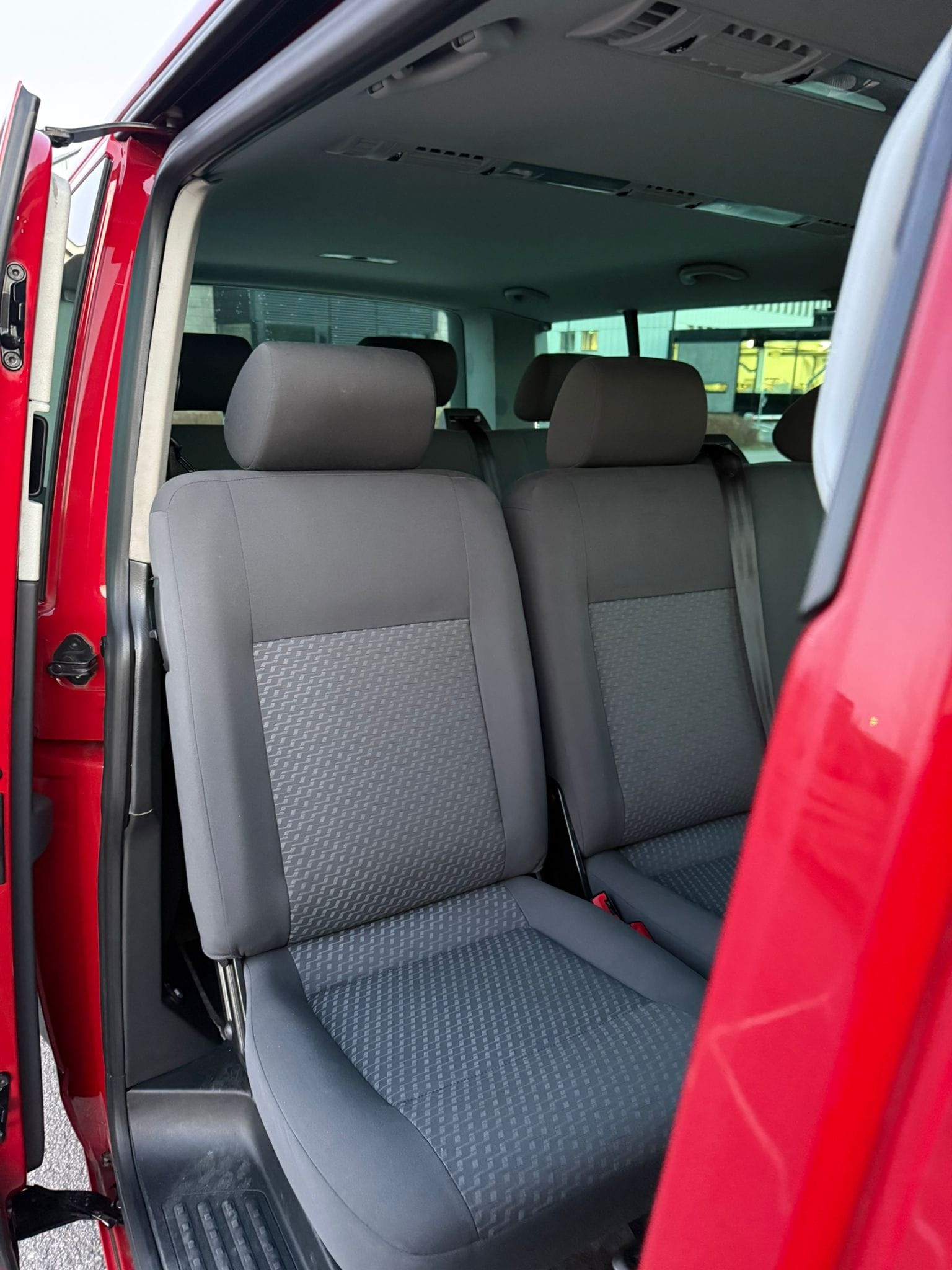 Volkswagen Caravelle med Babysete