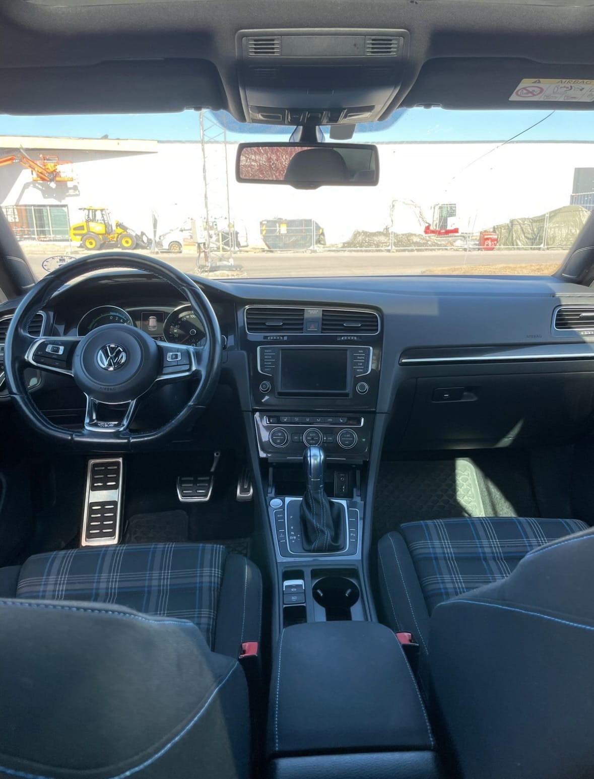Volkswagen Golf GTE with Cruise control