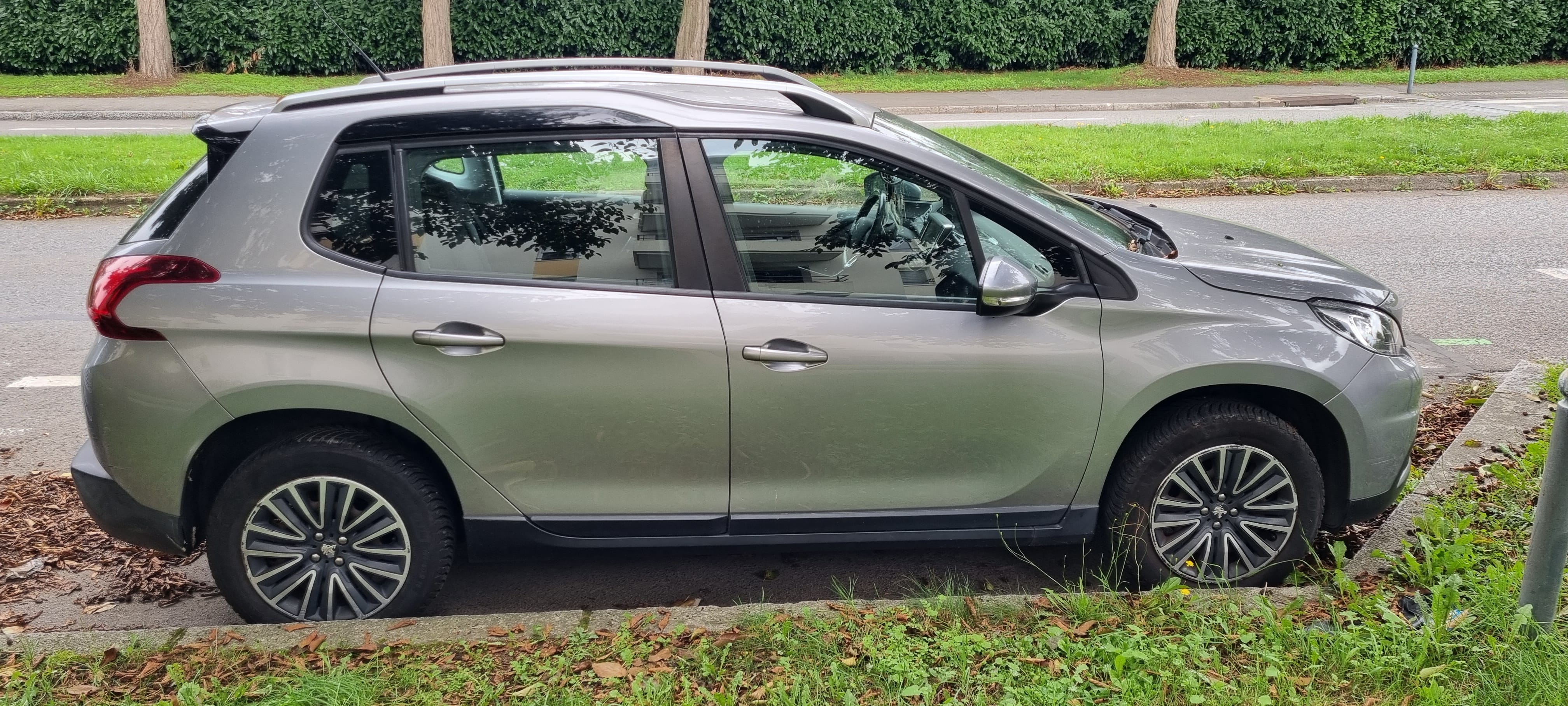 Peugeot 2008 with Air conditioning