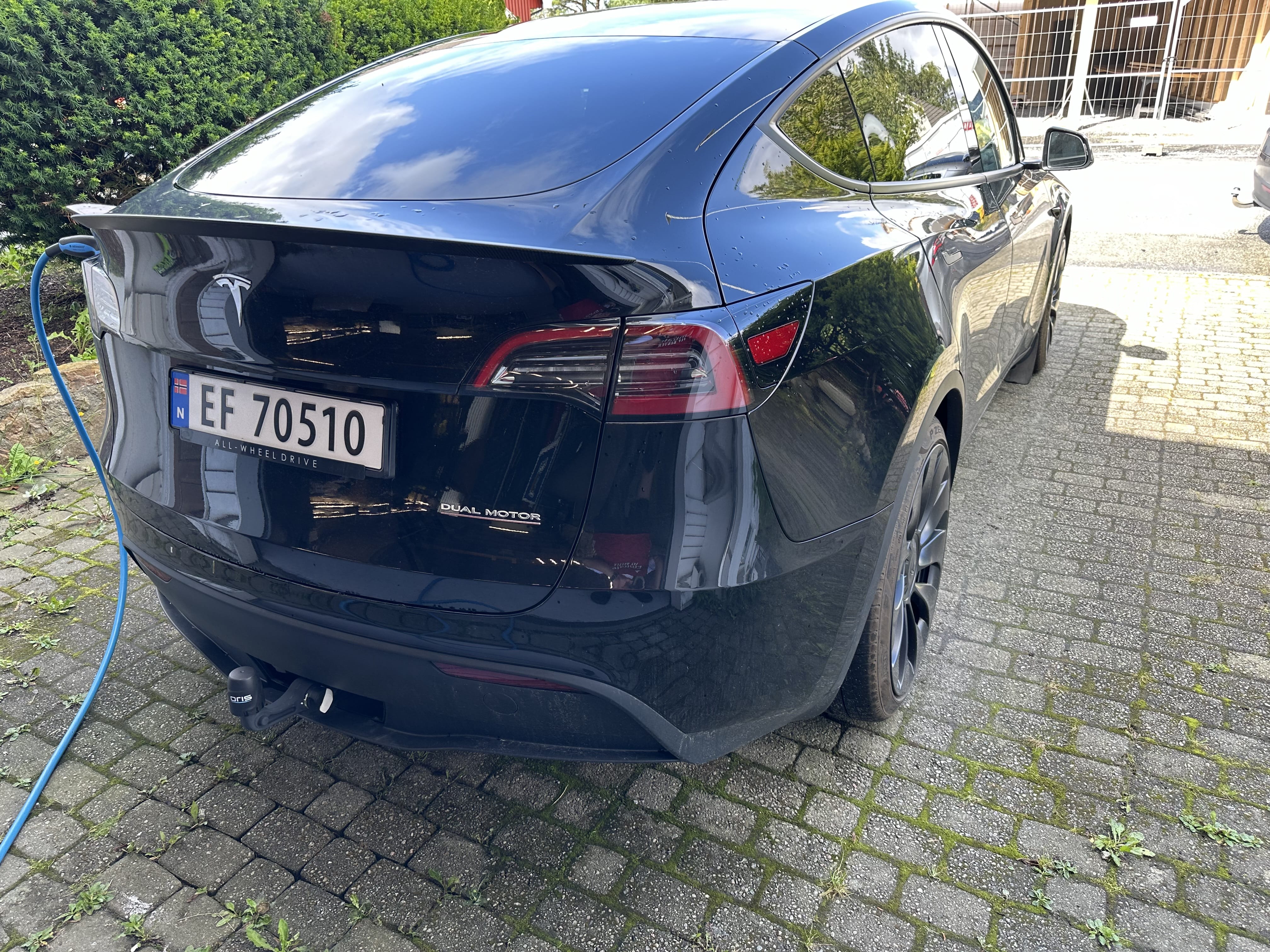 Tesla Model Y Performance med GPS