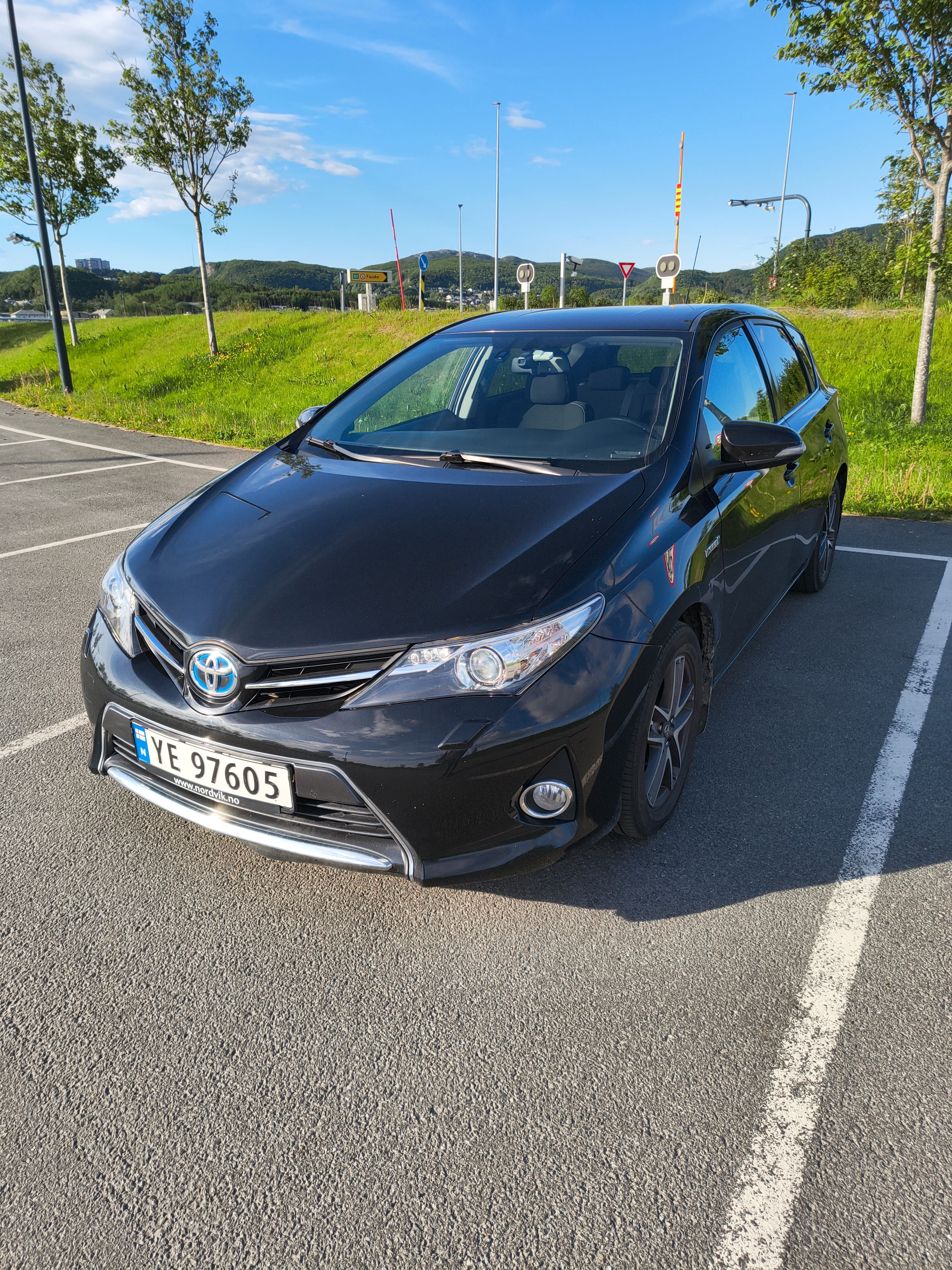 Toyota Auris Hybrid 1.8, 2015, Blyfri 95, automatisk