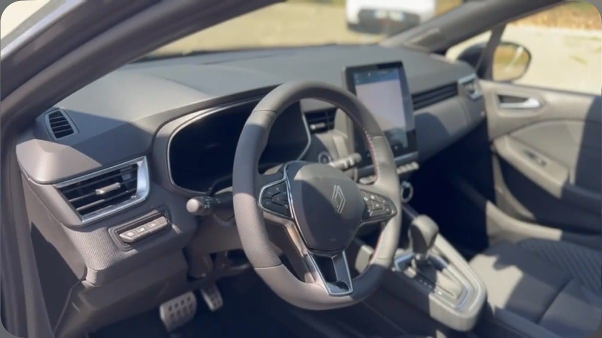 Renault Clio E-tech avec GPS