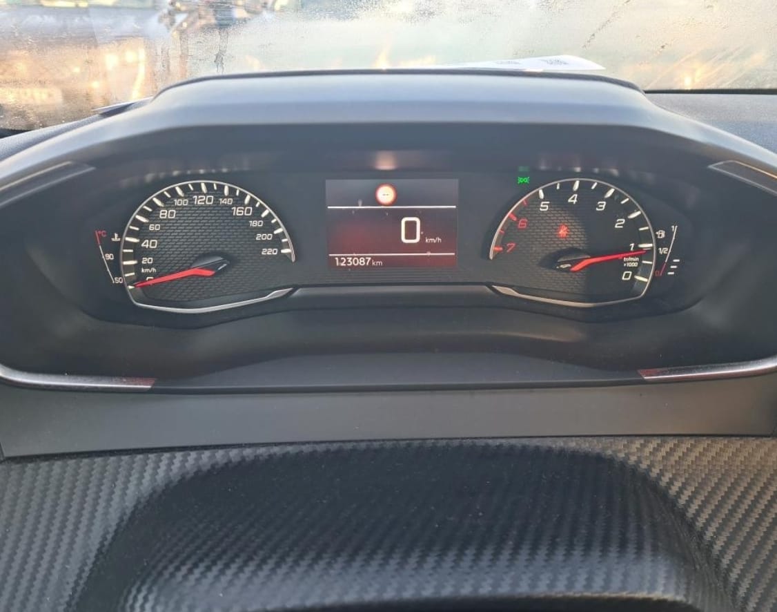 Peugeot 208 avec Siège bébé