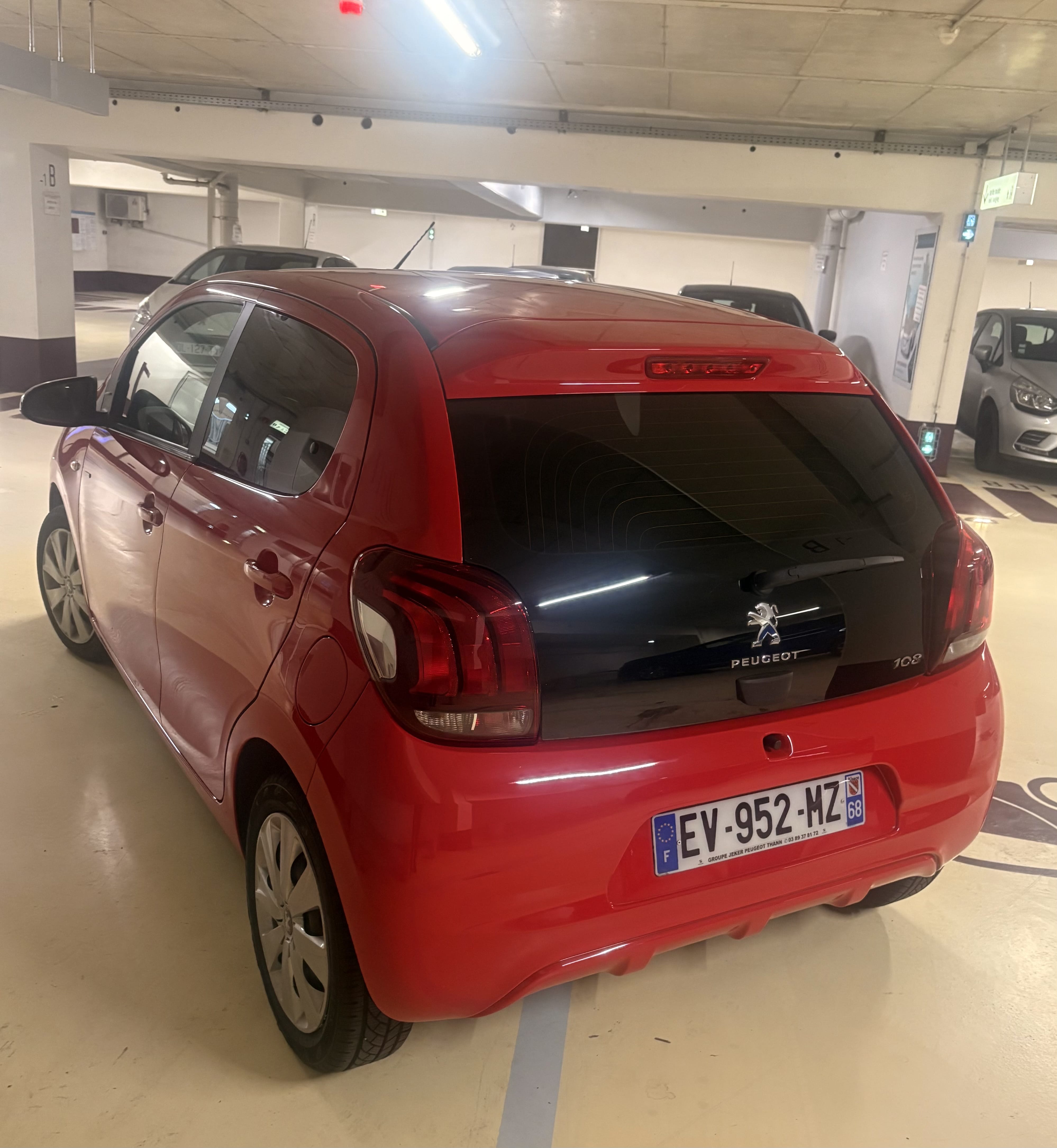 Peugeot 108 - Vignette Suisse avec Entrée audio / iPod
