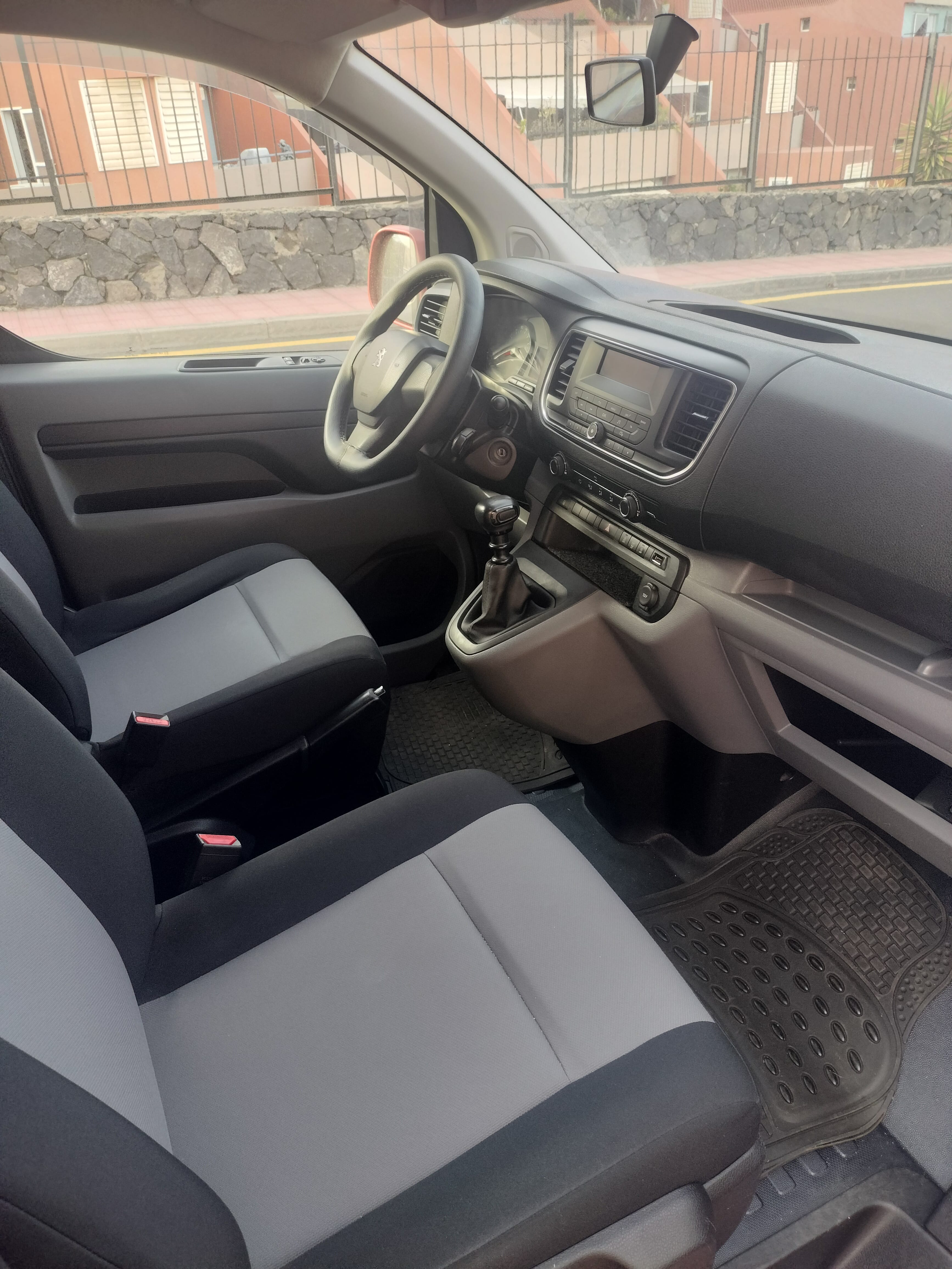 Peugeot Traveller