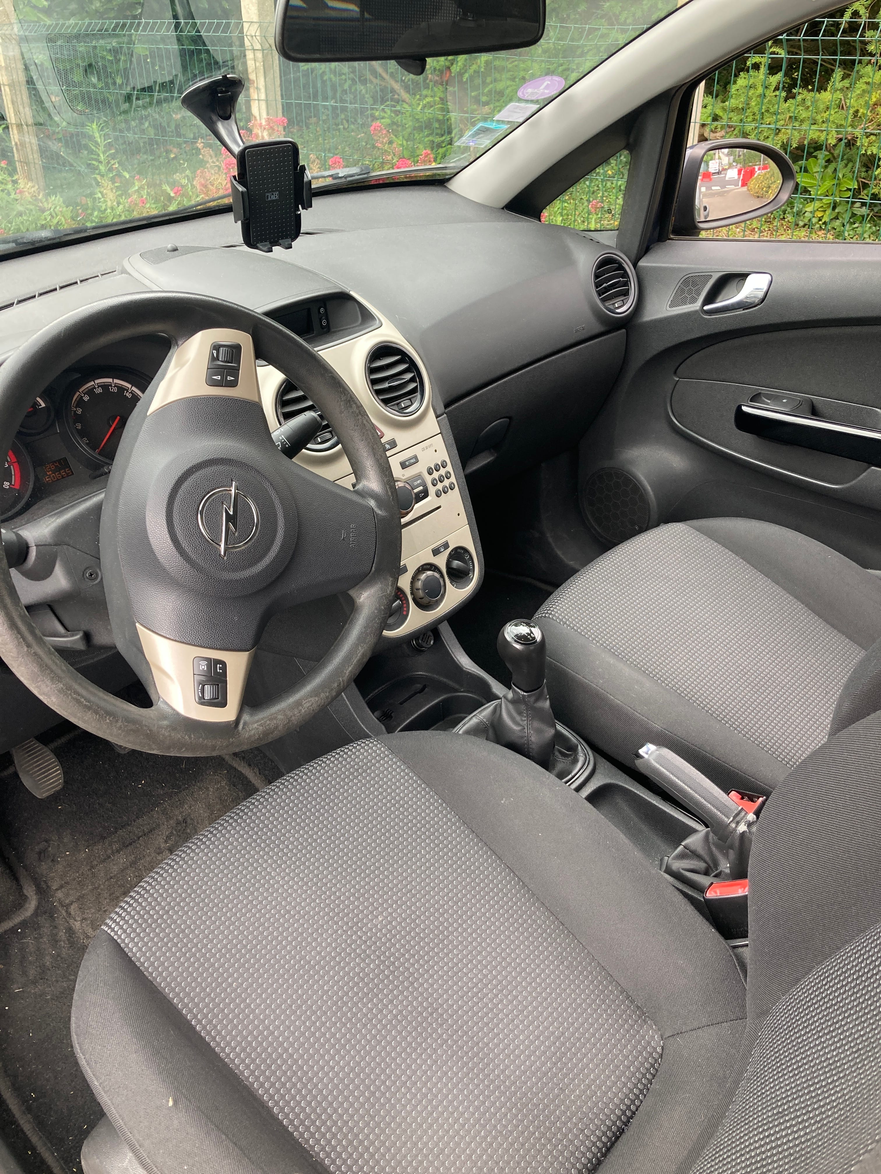 Opel Corsa avec Siège bébé