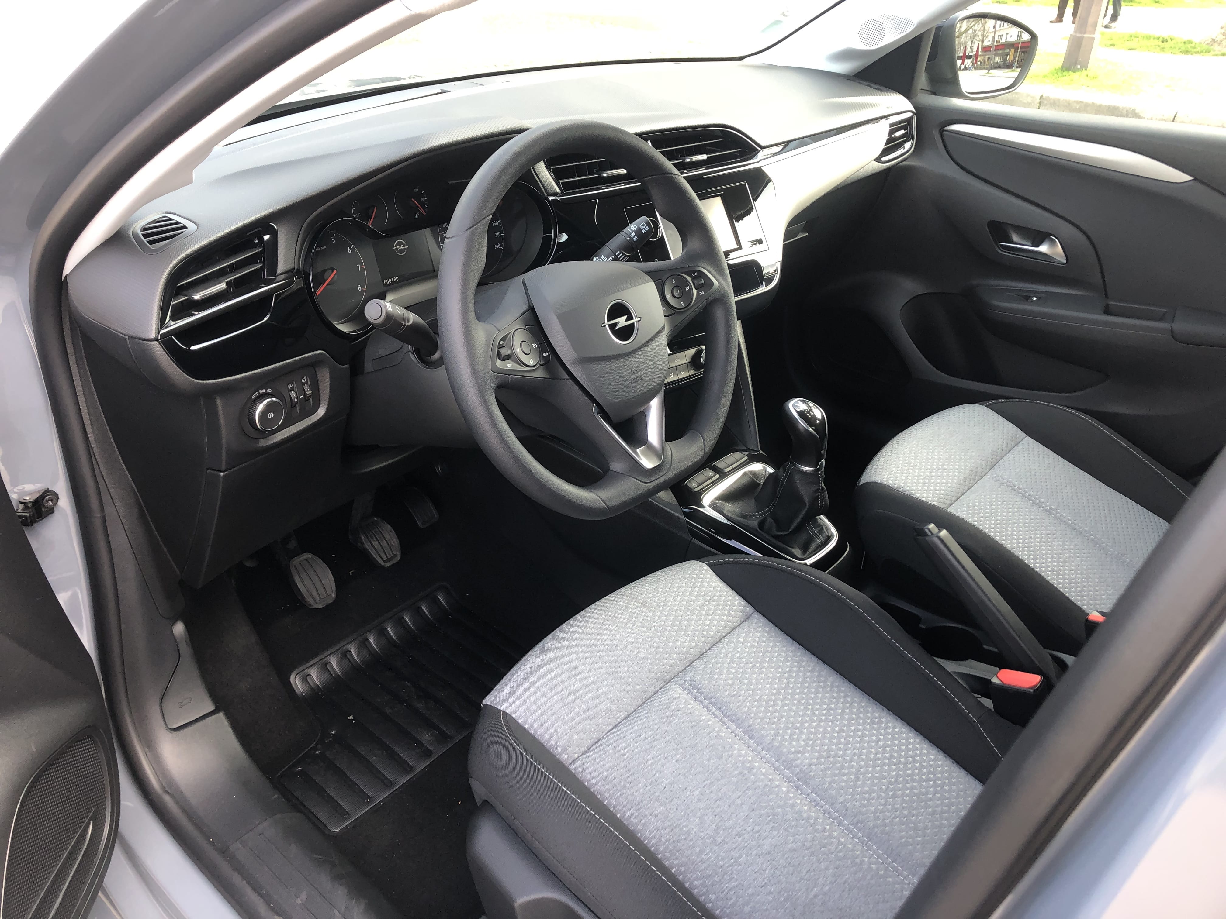 Opel Corsa Hôpital la crois saint-Simon/Métro9Maraichers/ rue des Pyrénées /USB/Clim/Régulateur avec Chaines