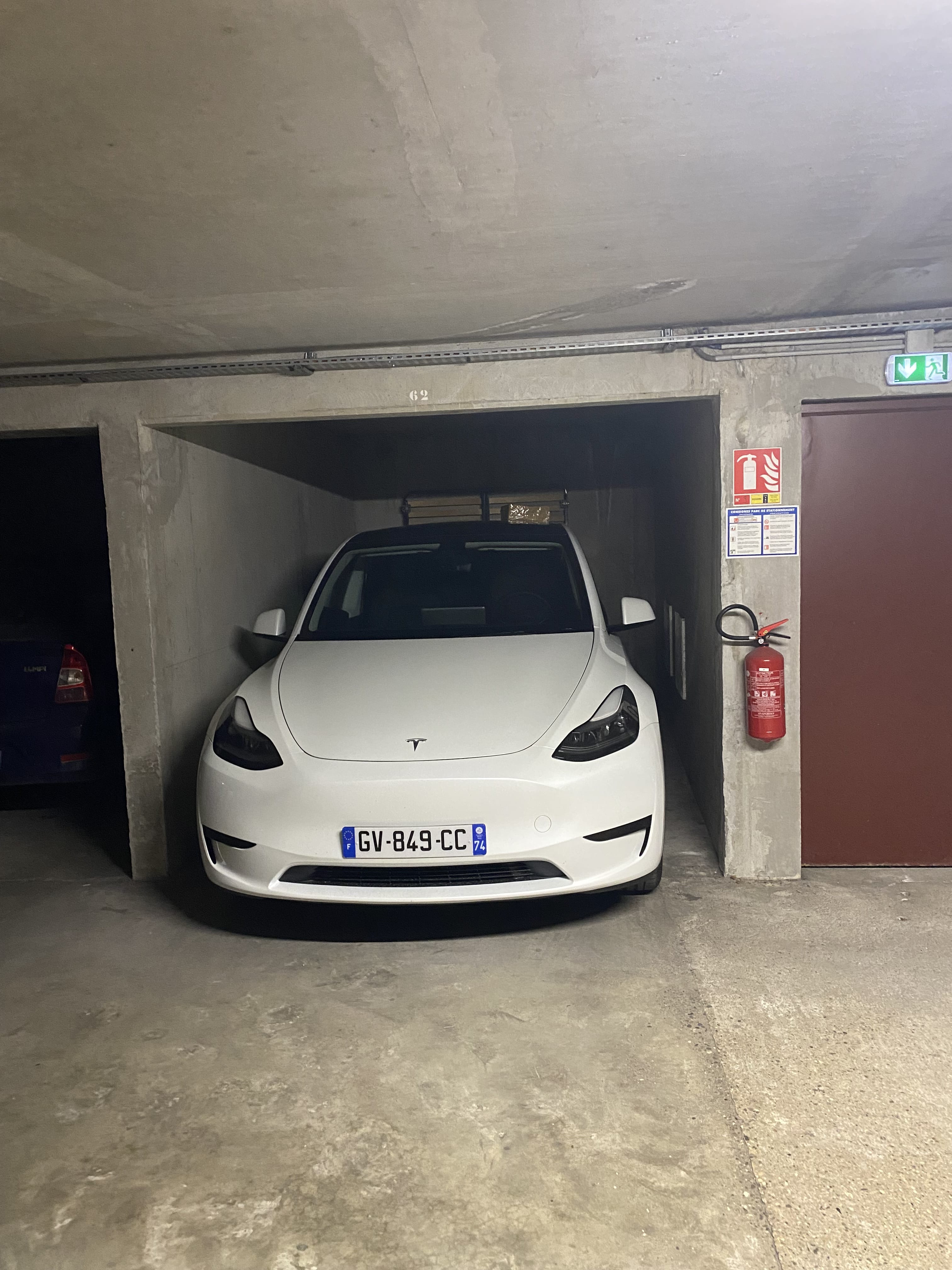 Tesla Model Y, 2024, Électrique, automatique