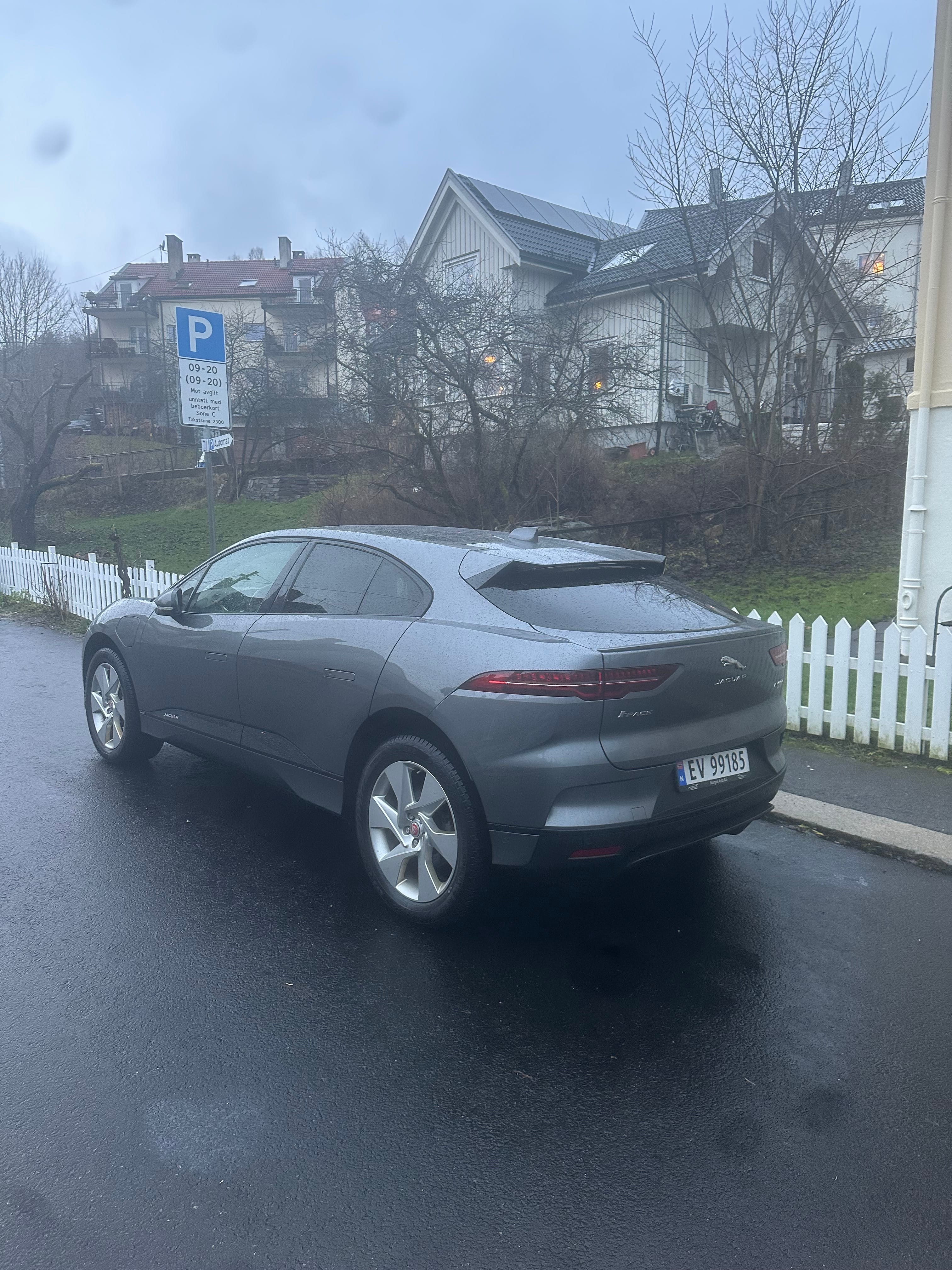 Jaguar I-Pace EV400 HSE mit Klimaanlage