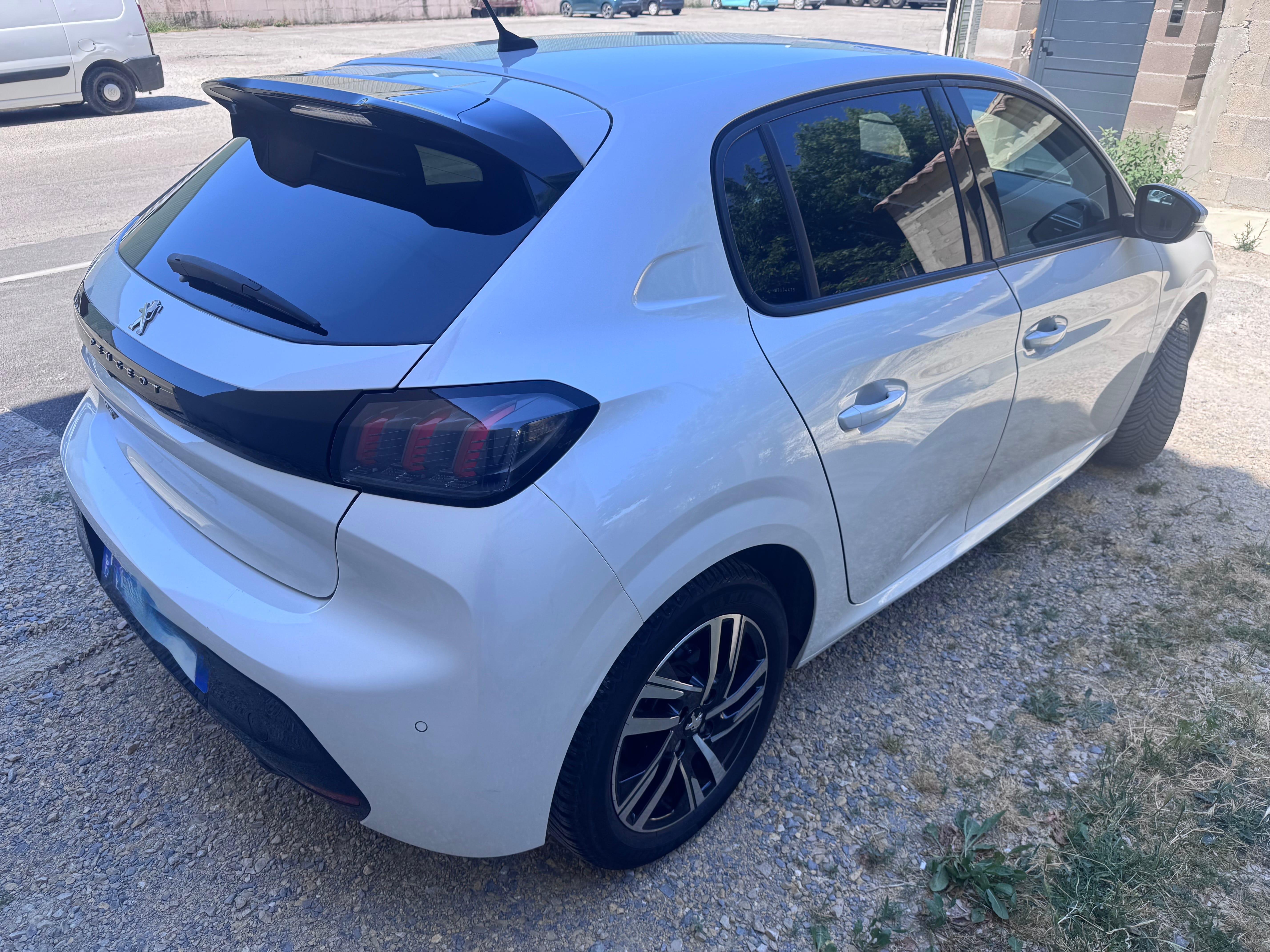 Peugeot 208 II 1.2 allure 100cv avec Caméra de recul
