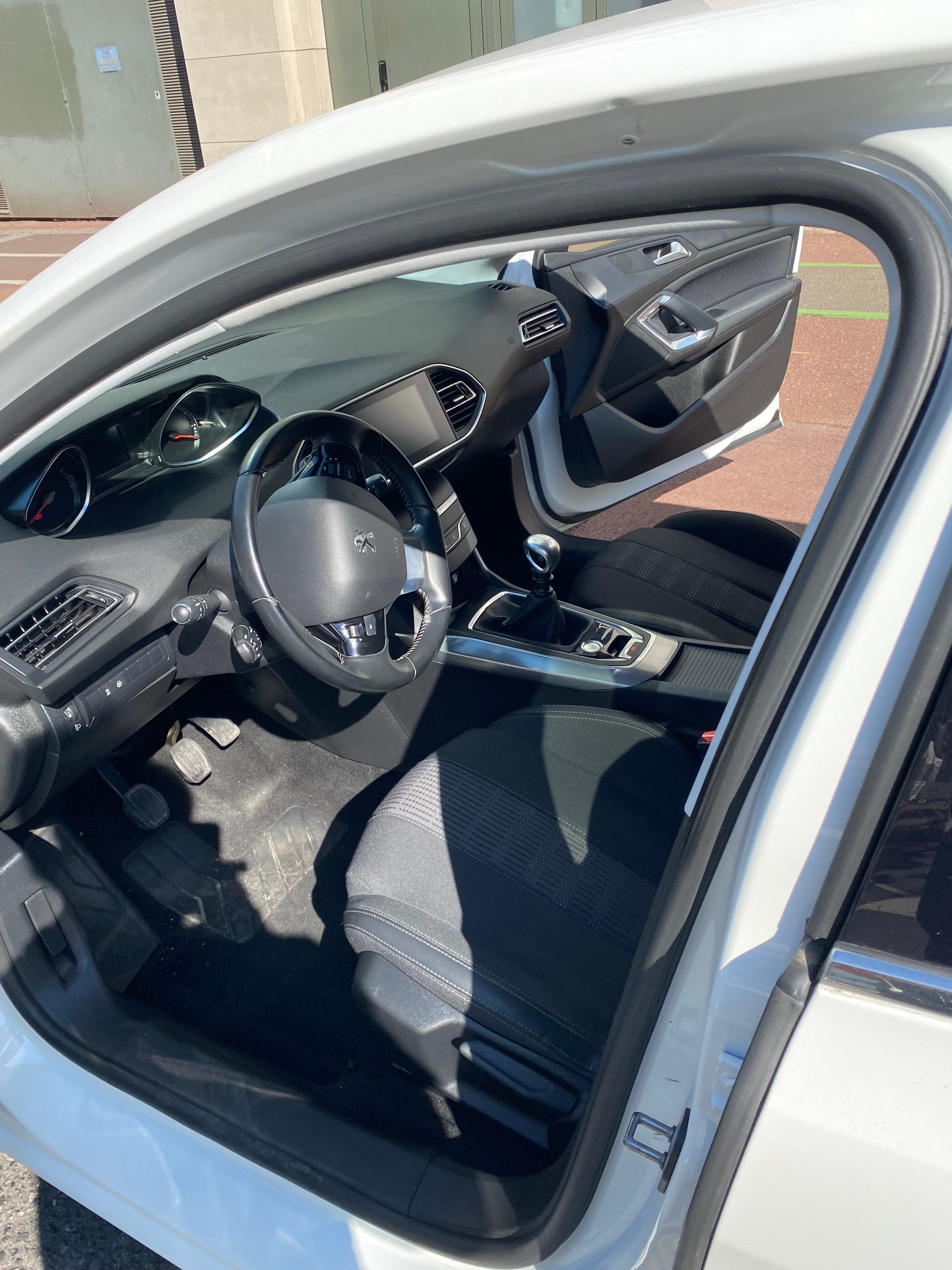 Peugeot 308 Essence avec Régulateur de vitesse