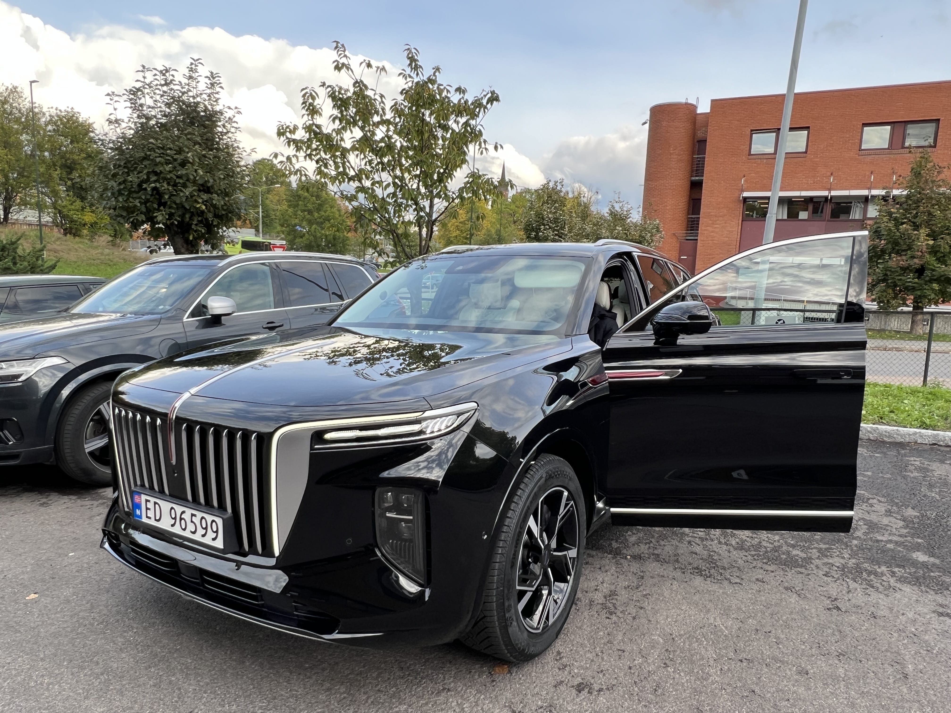Hongqi E-HS9 med Bluetooth audio