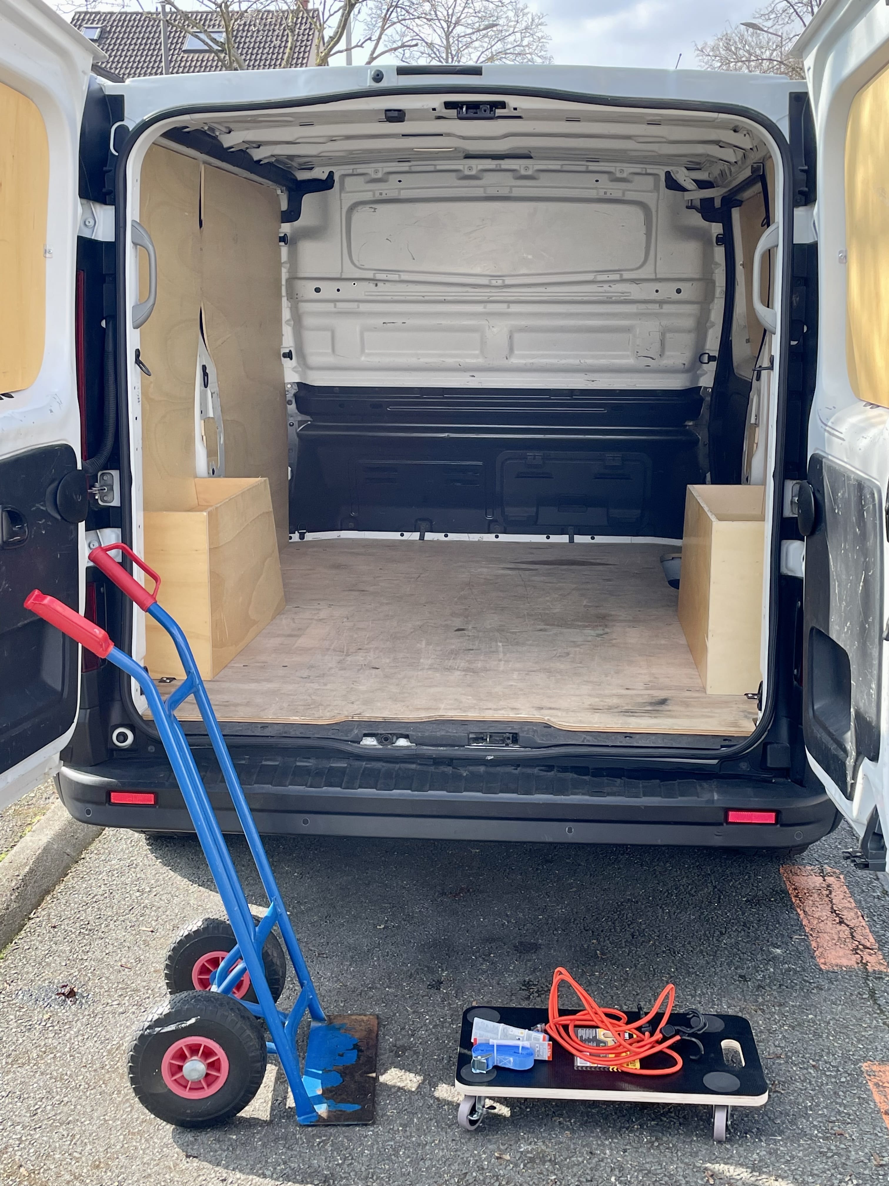 Renault Trafic Stationnement GRATUIT Clichy avec Entrée audio / iPod