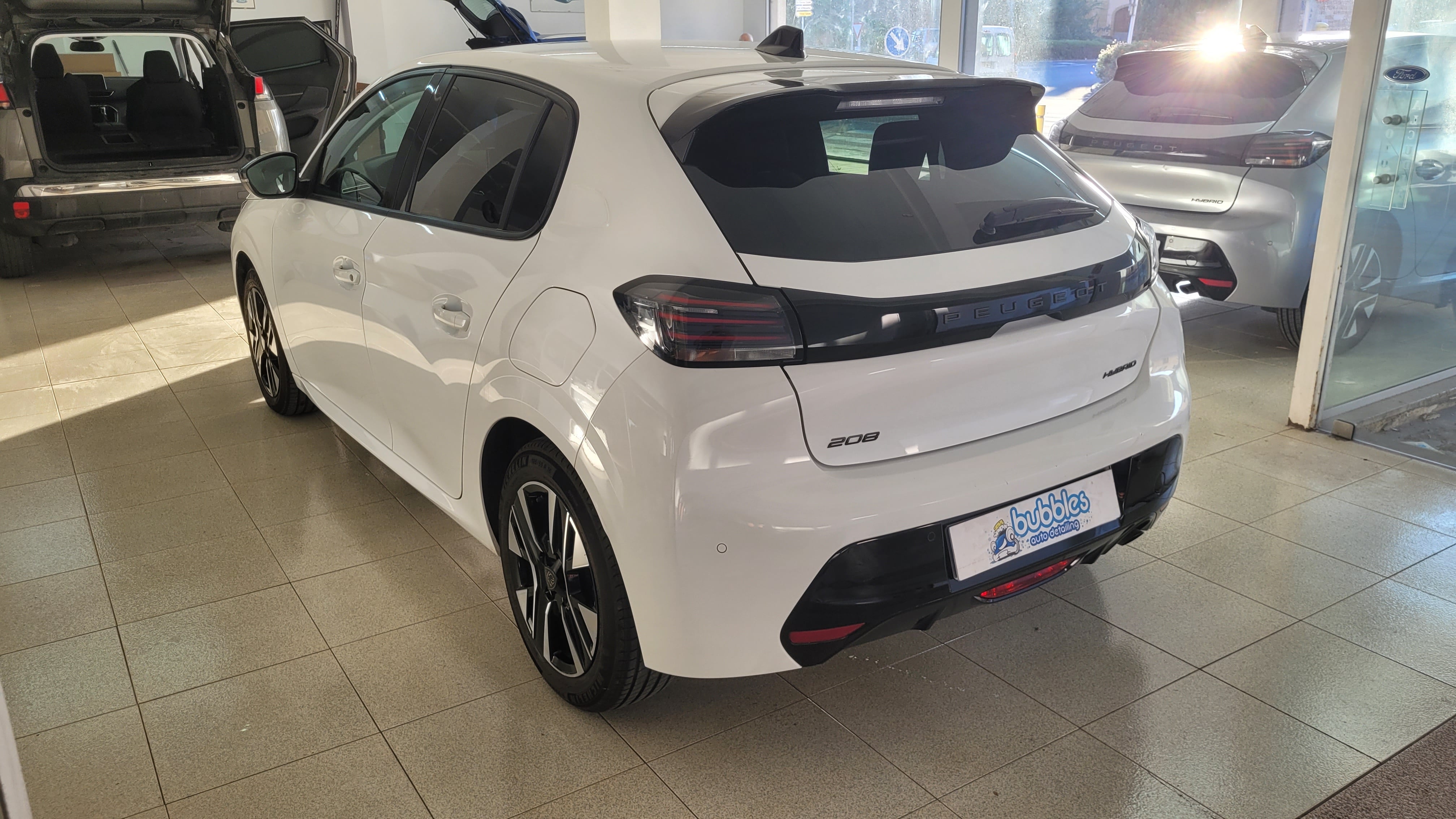 Peugeot 208 mit Navigationsgerät