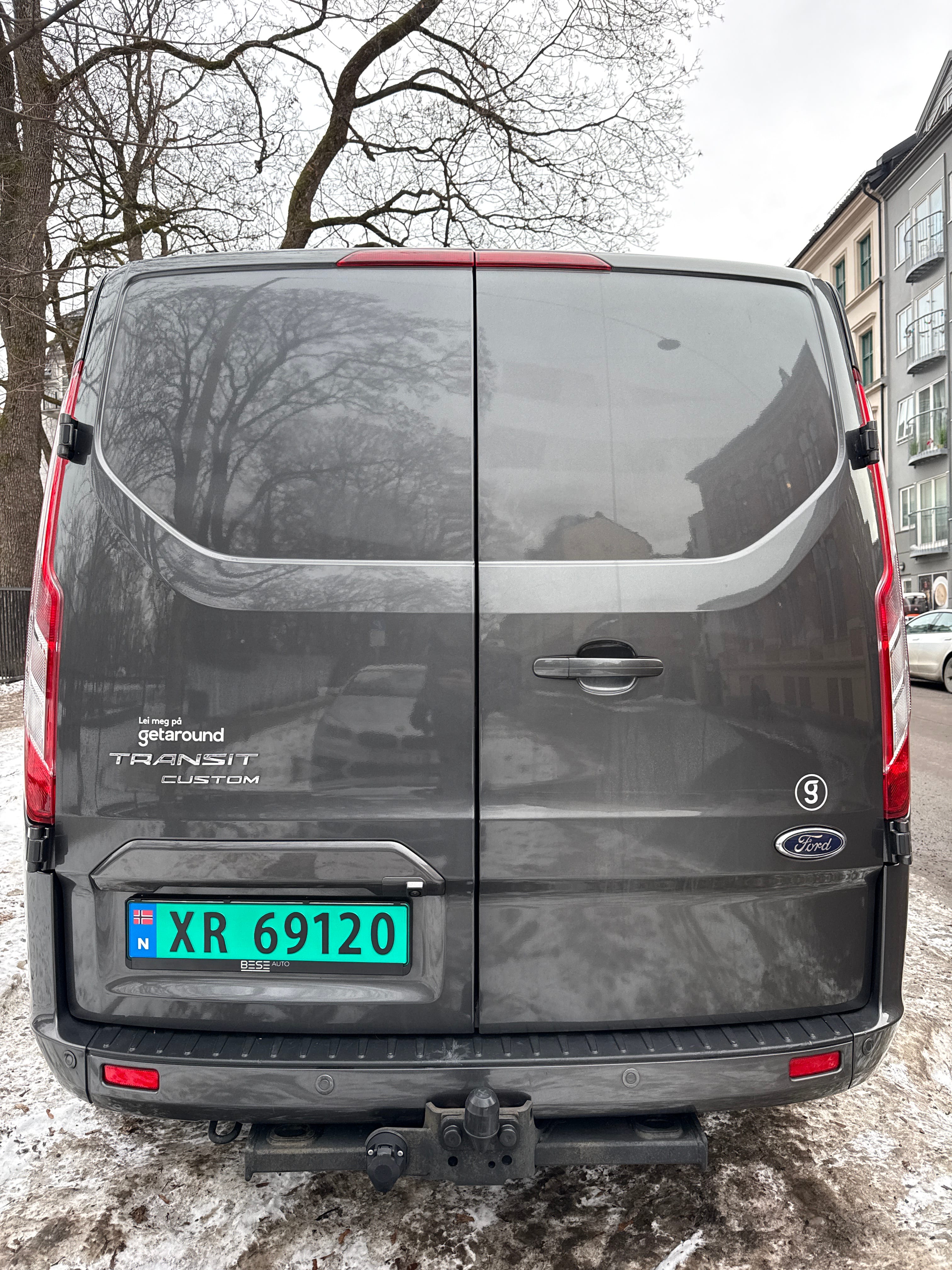 Ford Transit Custom Varebil mit Anhängerkupplung