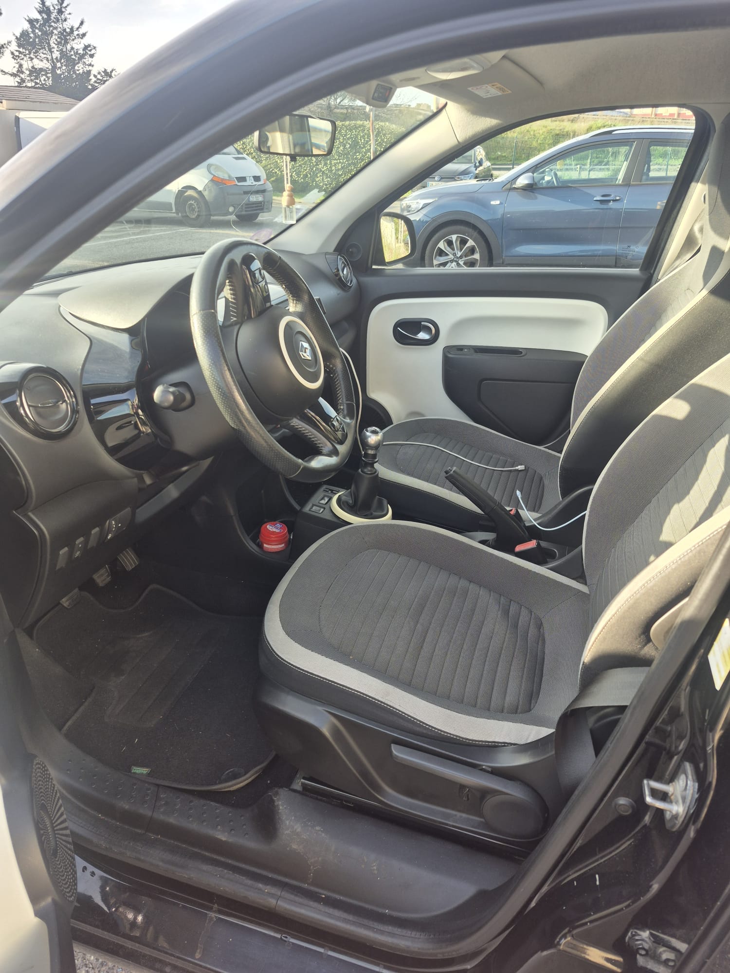 Renault Twingo III mit Kindersitz