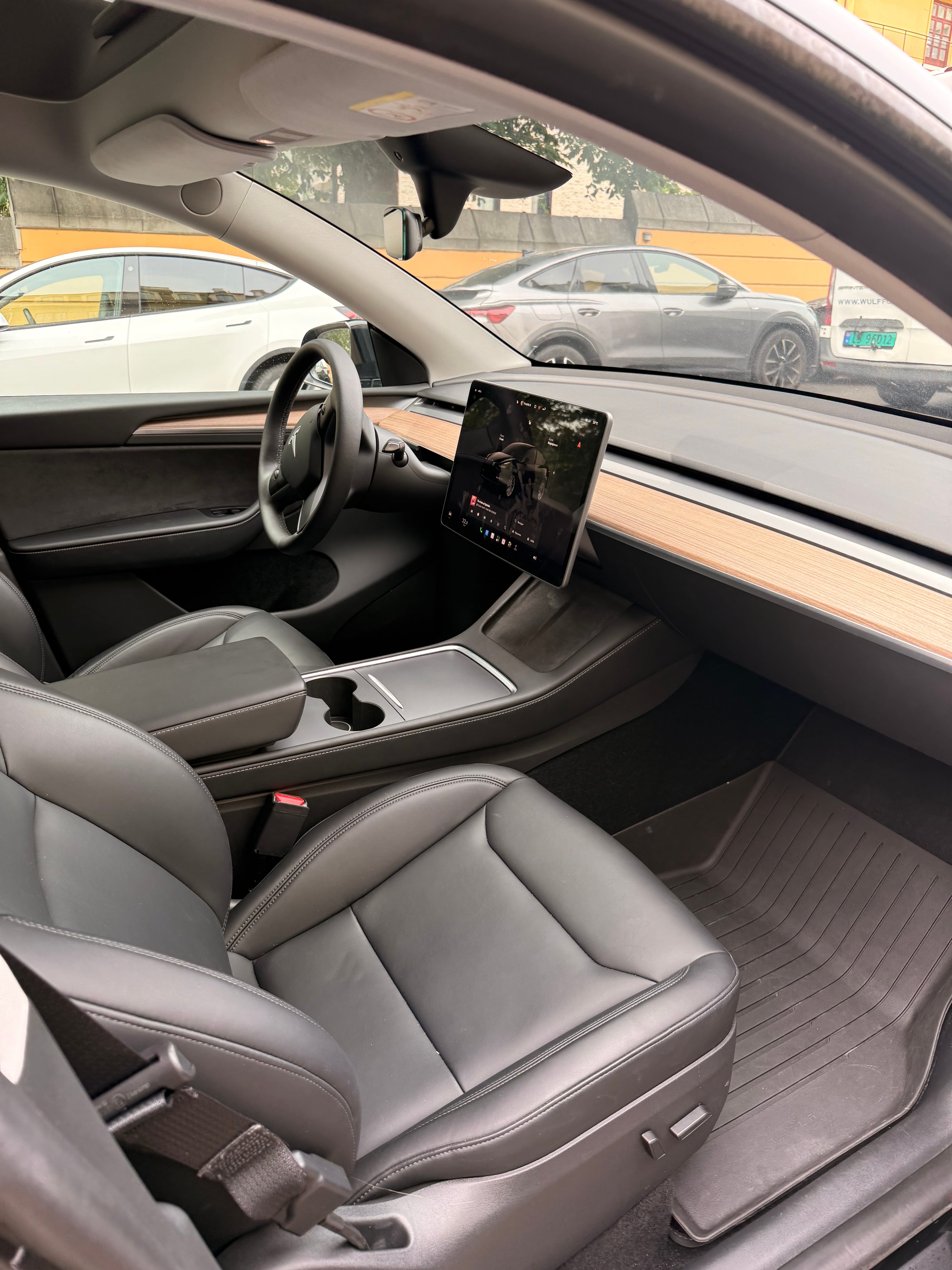 Tesla Model Y Long Range med GPS