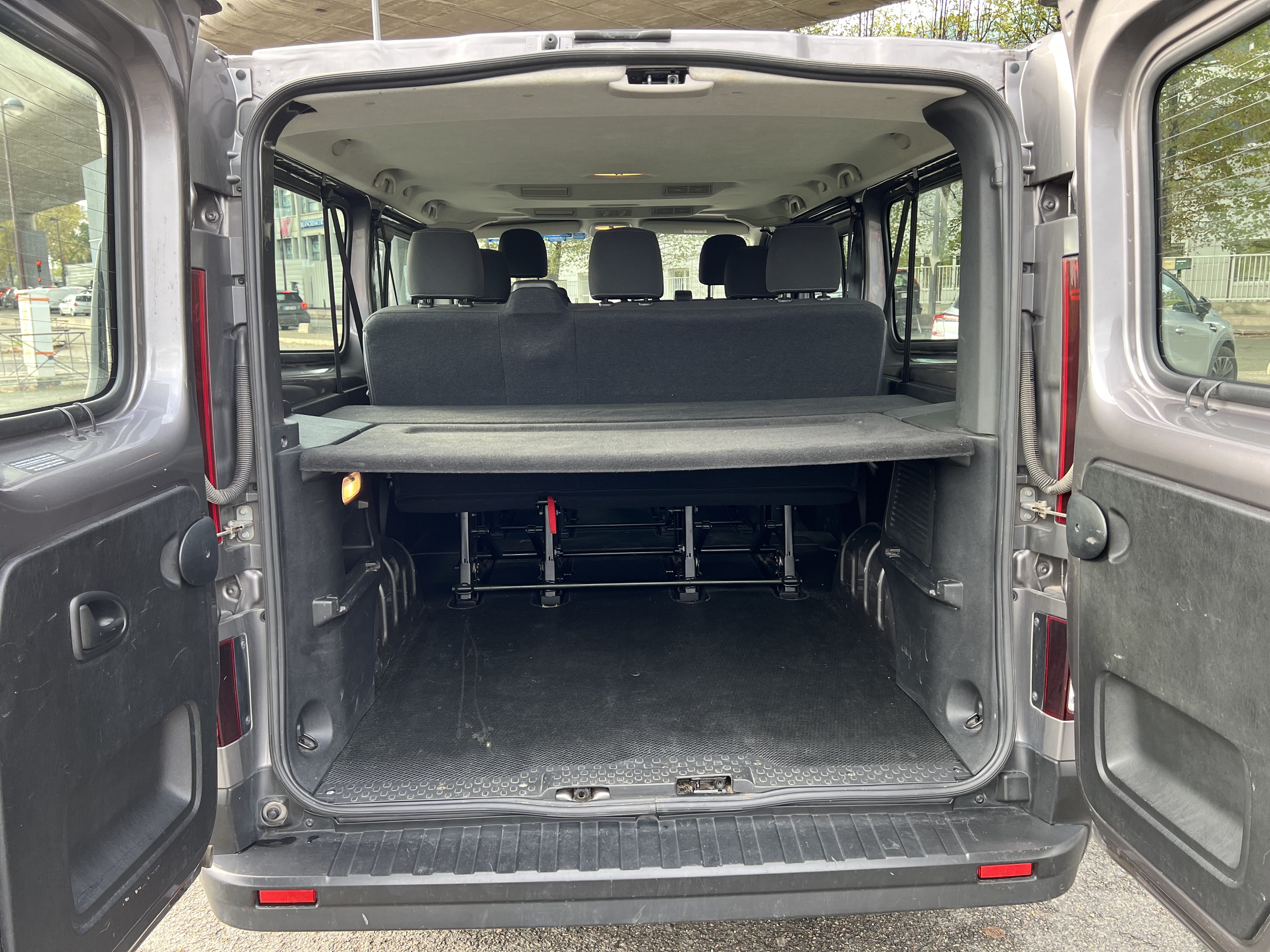Renault Trafic Passenger 2.0l dCi avec Audio Bluetooth